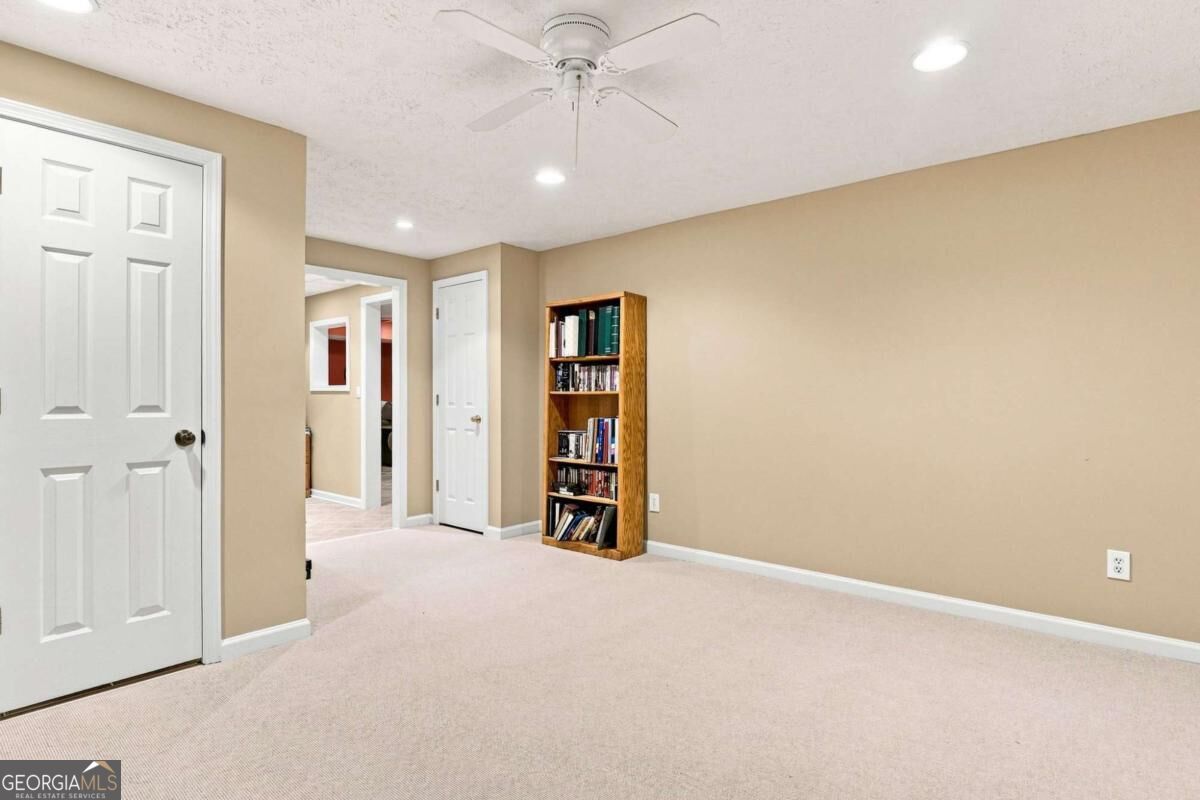 5821 Silverthorn Drive Property Photo 33
