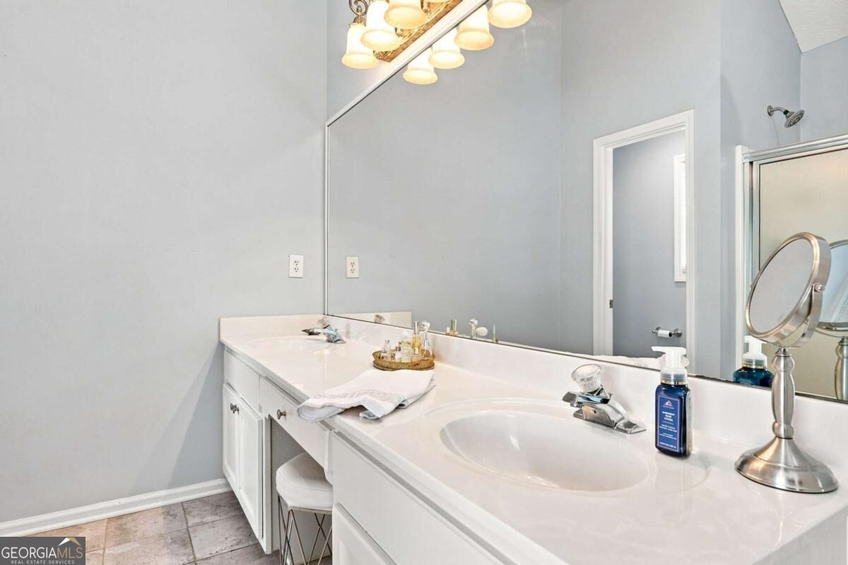 5821 Silverthorn Drive Property Photo 37