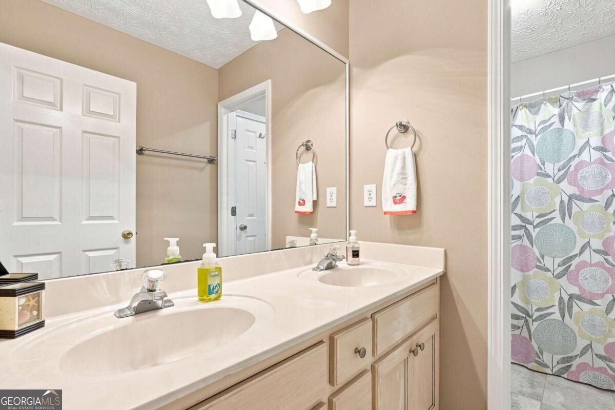5821 Silverthorn Drive Property Photo 44