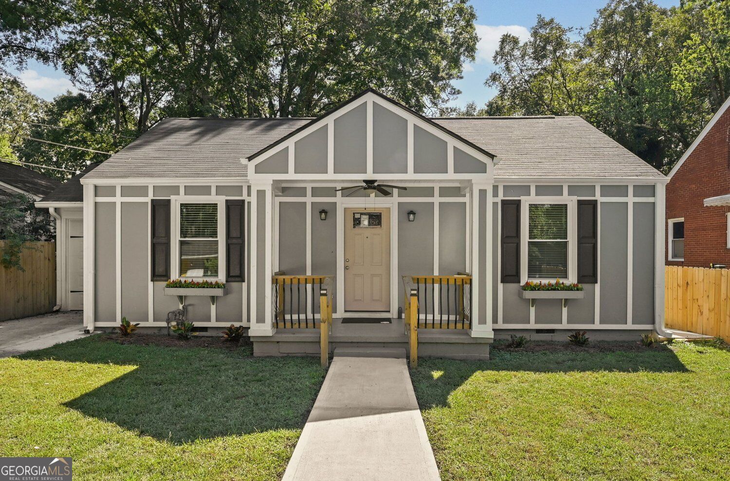 2447 Crestview Avenue Property Photo 1