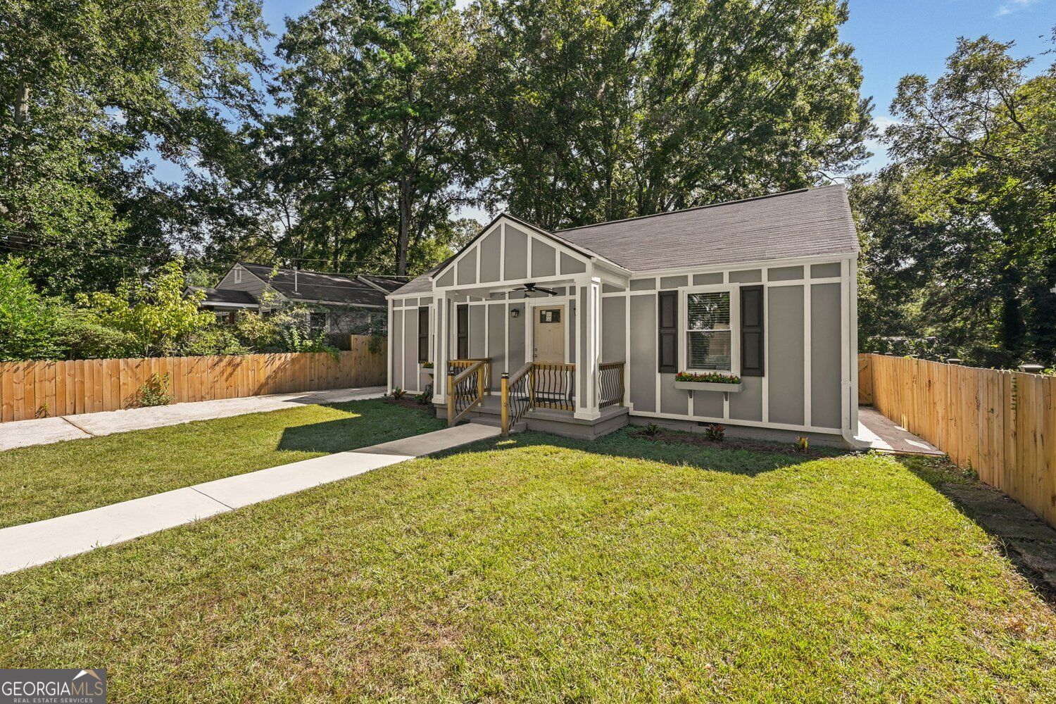 2447 Crestview Avenue Property Photo 3