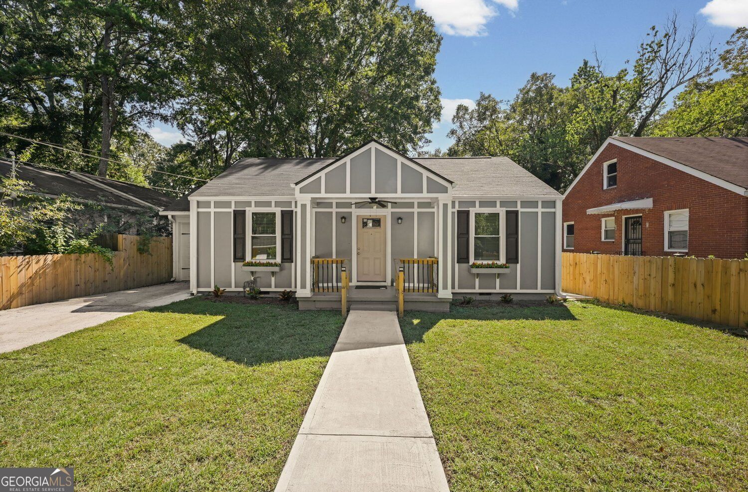 2447 Crestview Avenue Property Photo 4