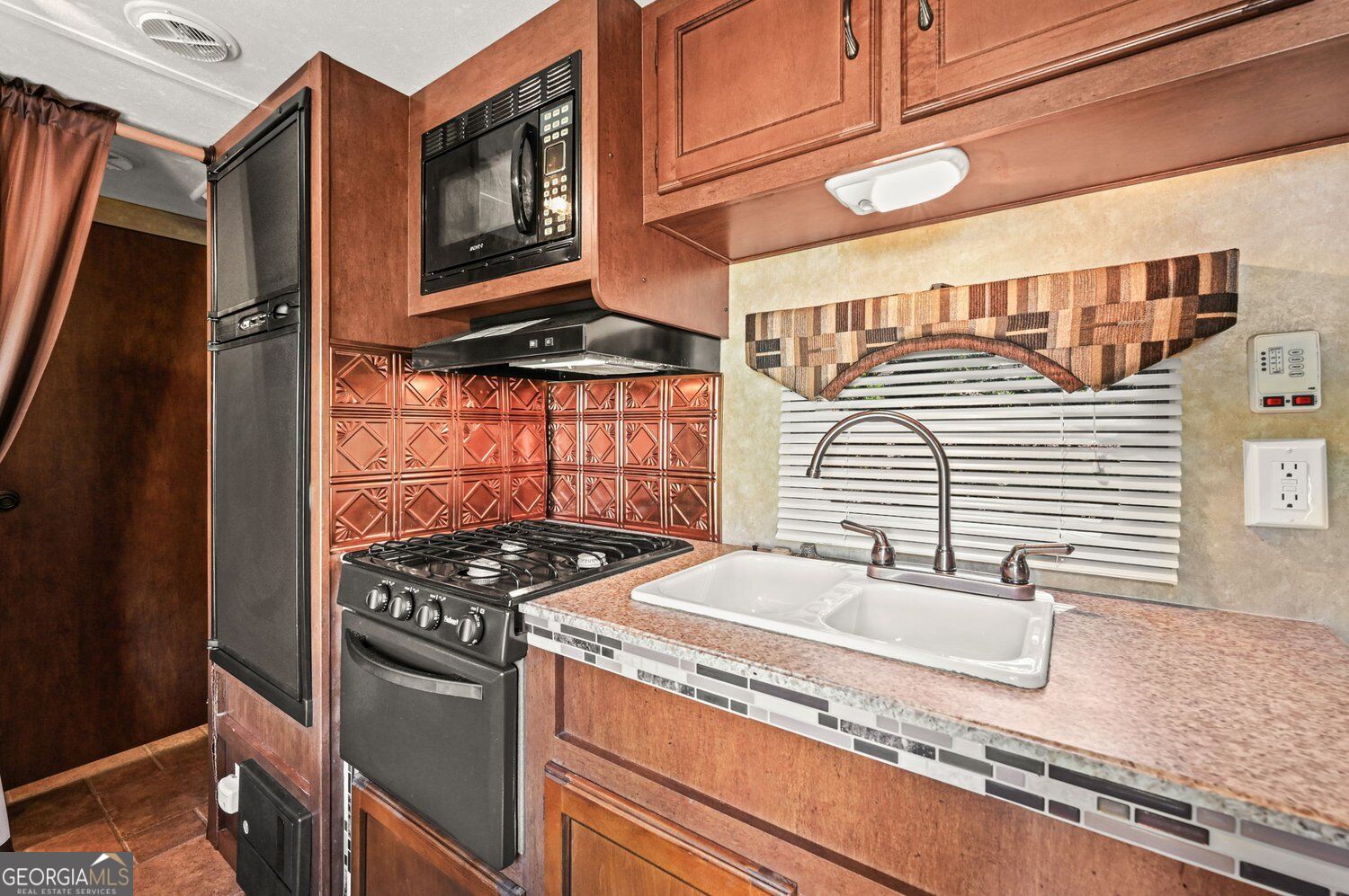 2447 Crestview Avenue Property Photo 30