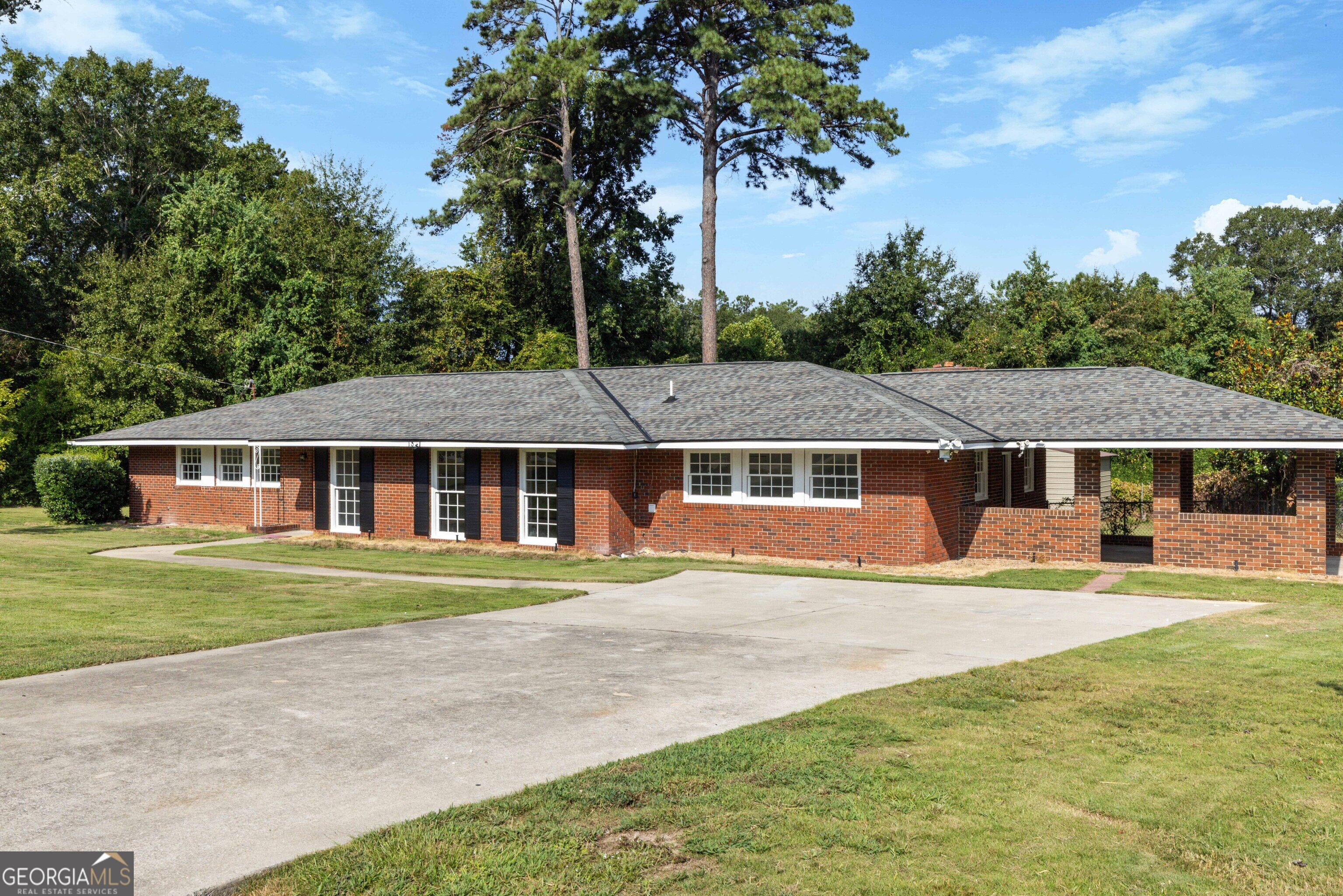 1841 Celeste Drive Property Photo 3