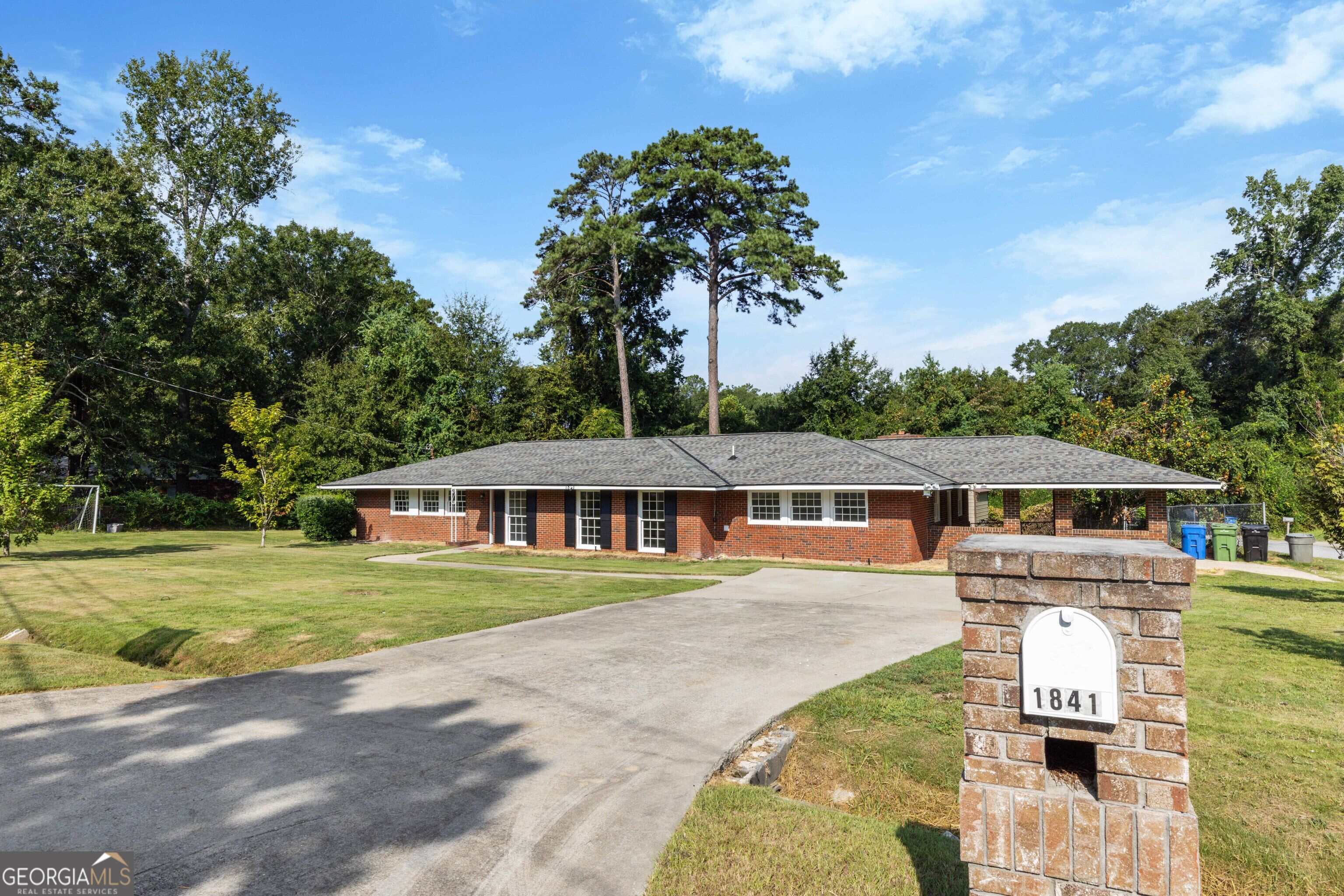 1841 Celeste Drive Property Photo 4