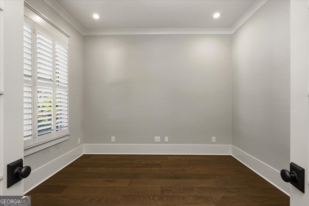 166 Waters Edge Drive Property Photo 10