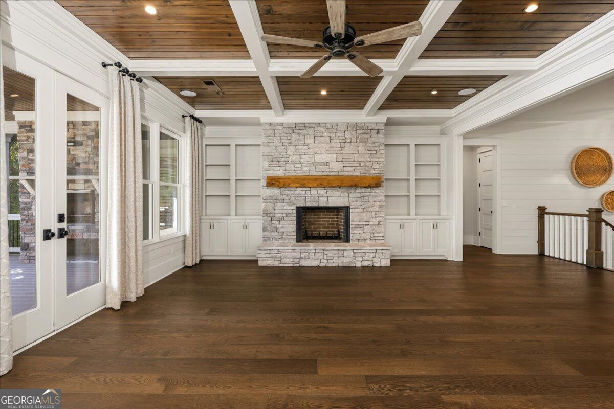166 Waters Edge Drive Property Photo 13