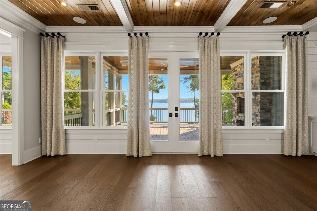 166 Waters Edge Drive Property Photo 14