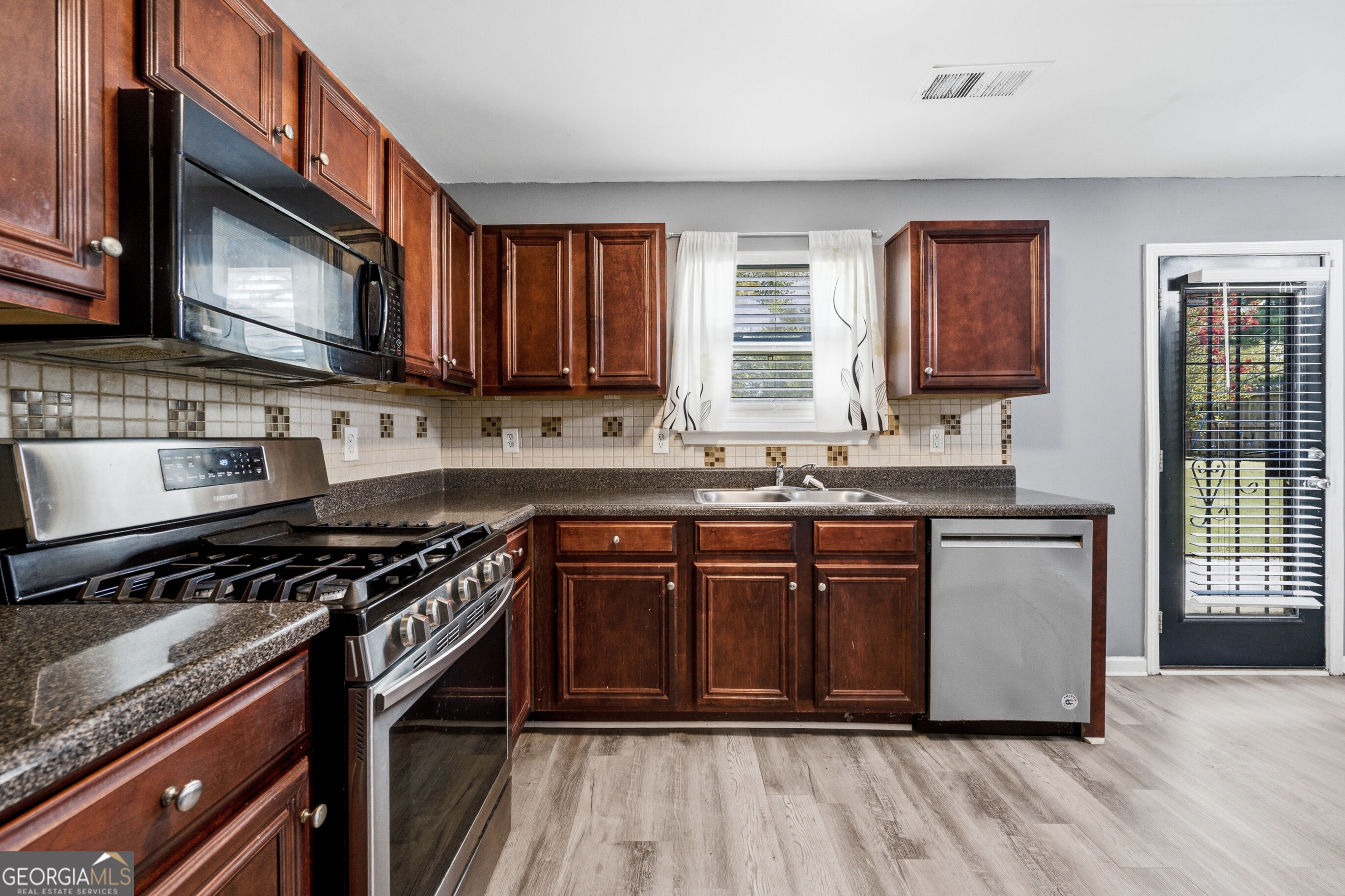 3672 Rosebud Park Drive Property Photo 8