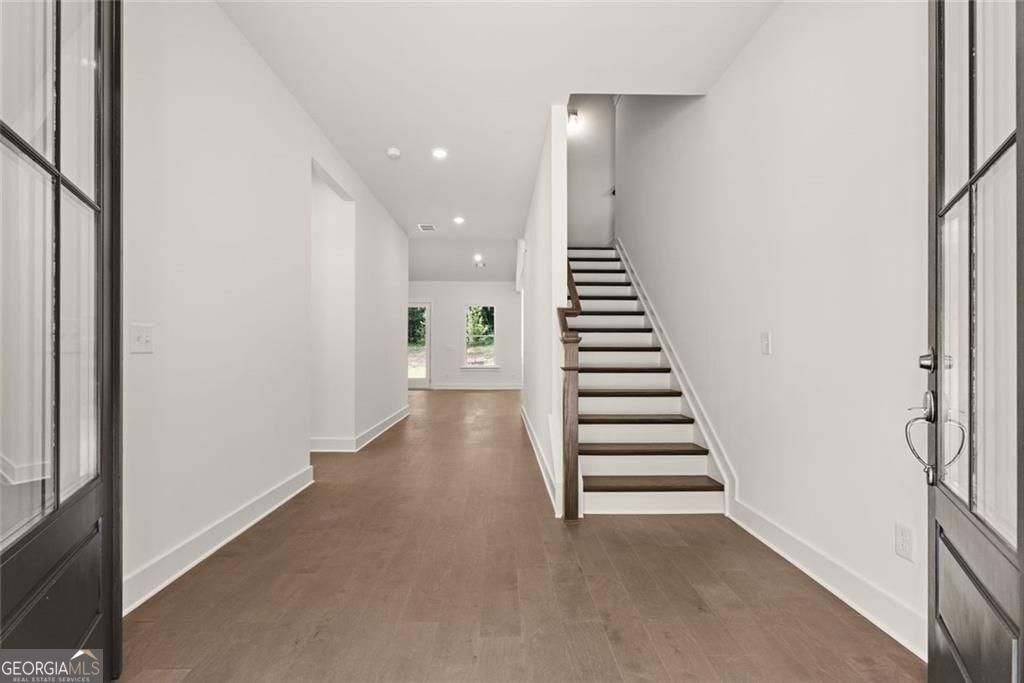 8480 Creekside Overlook Drive Property Photo 3