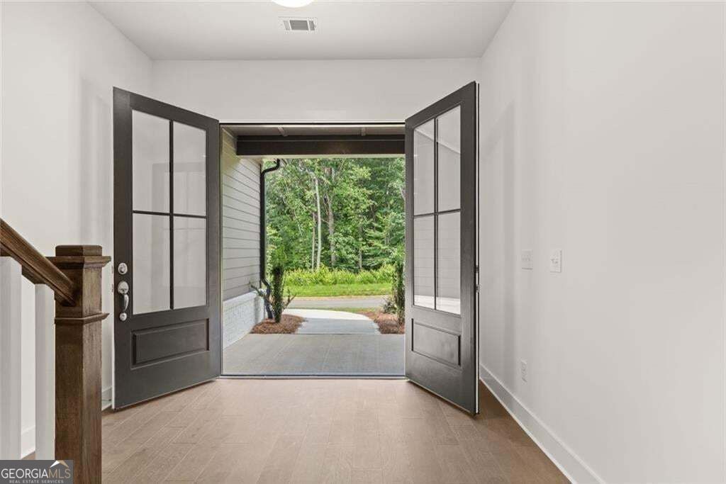 8480 Creekside Overlook Drive Property Photo 4