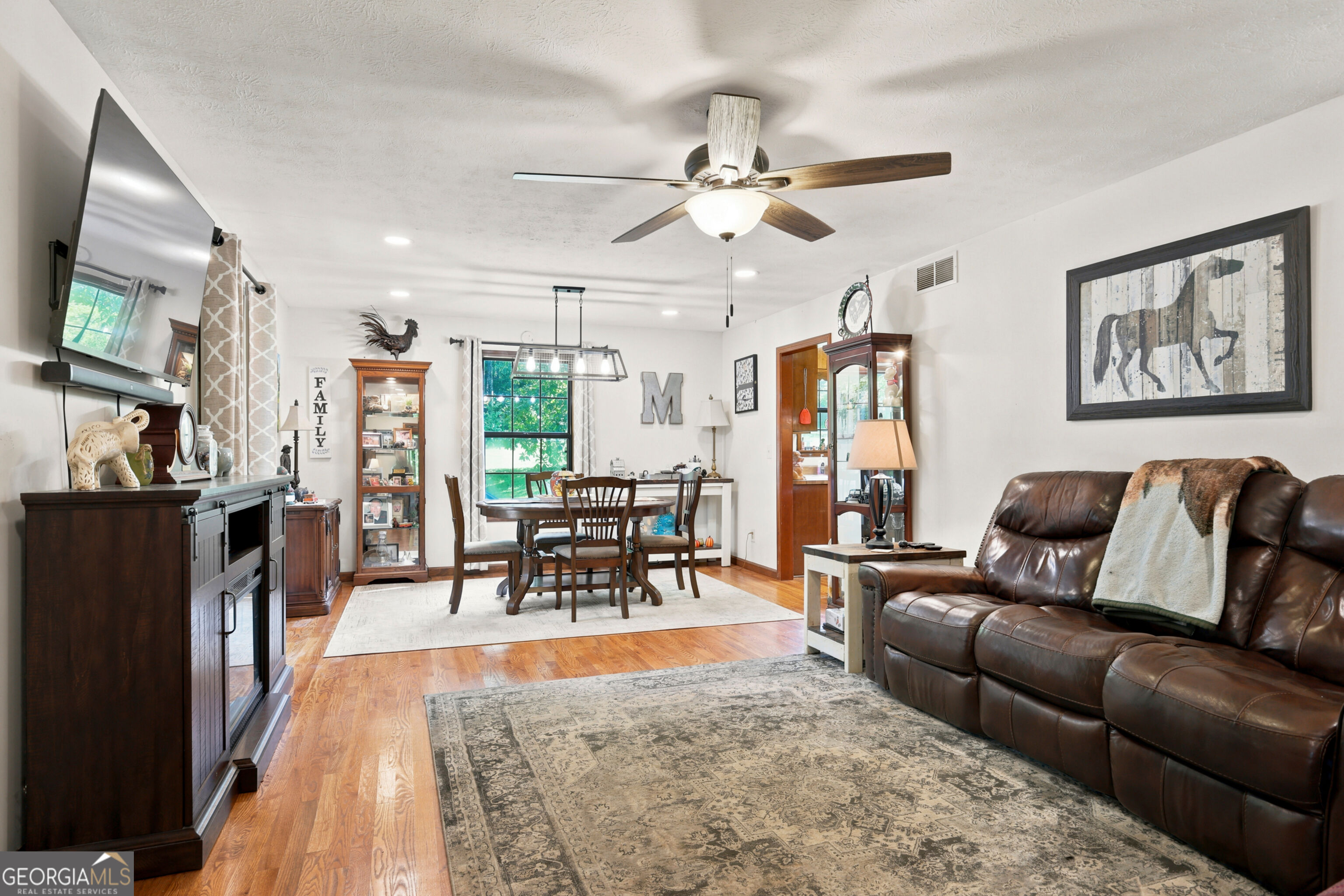 4370 Cole Road Property Photo 6