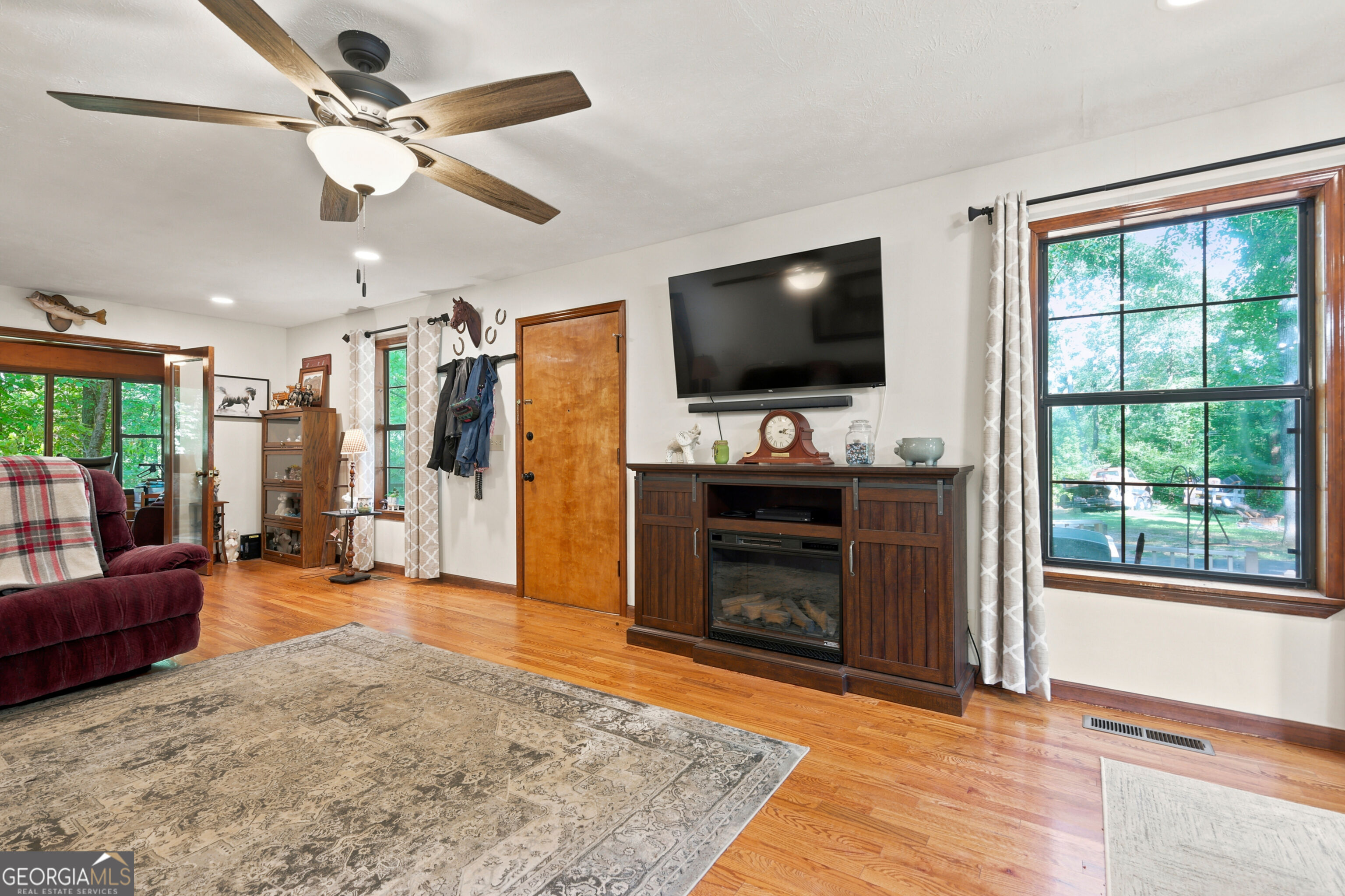 4370 Cole Road Property Photo 8