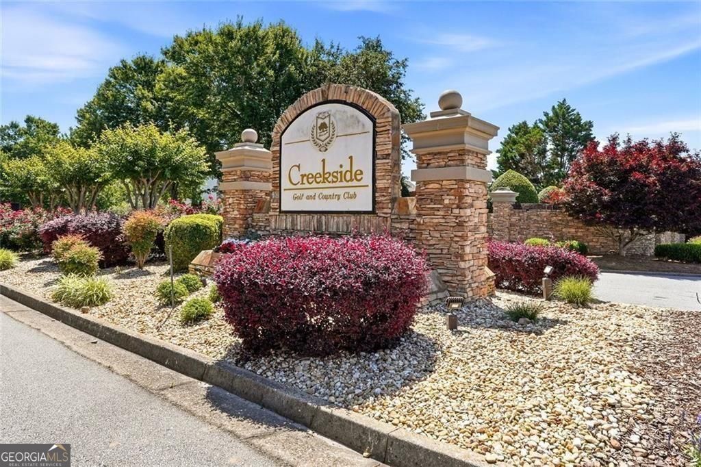 280 Glenn Eagles Way Property Photo 3