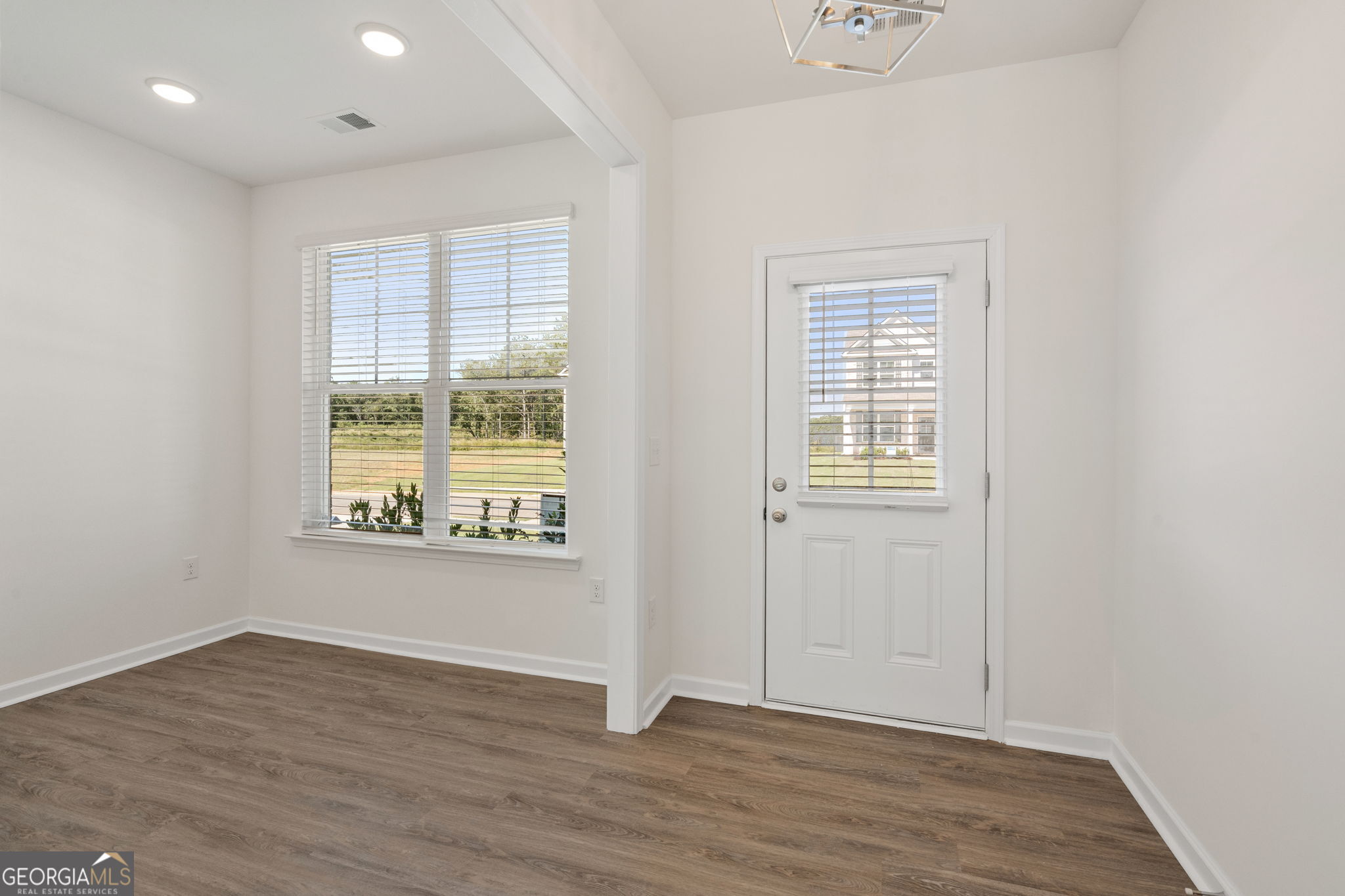 8135 Pine Ridge Road Property Photo 2