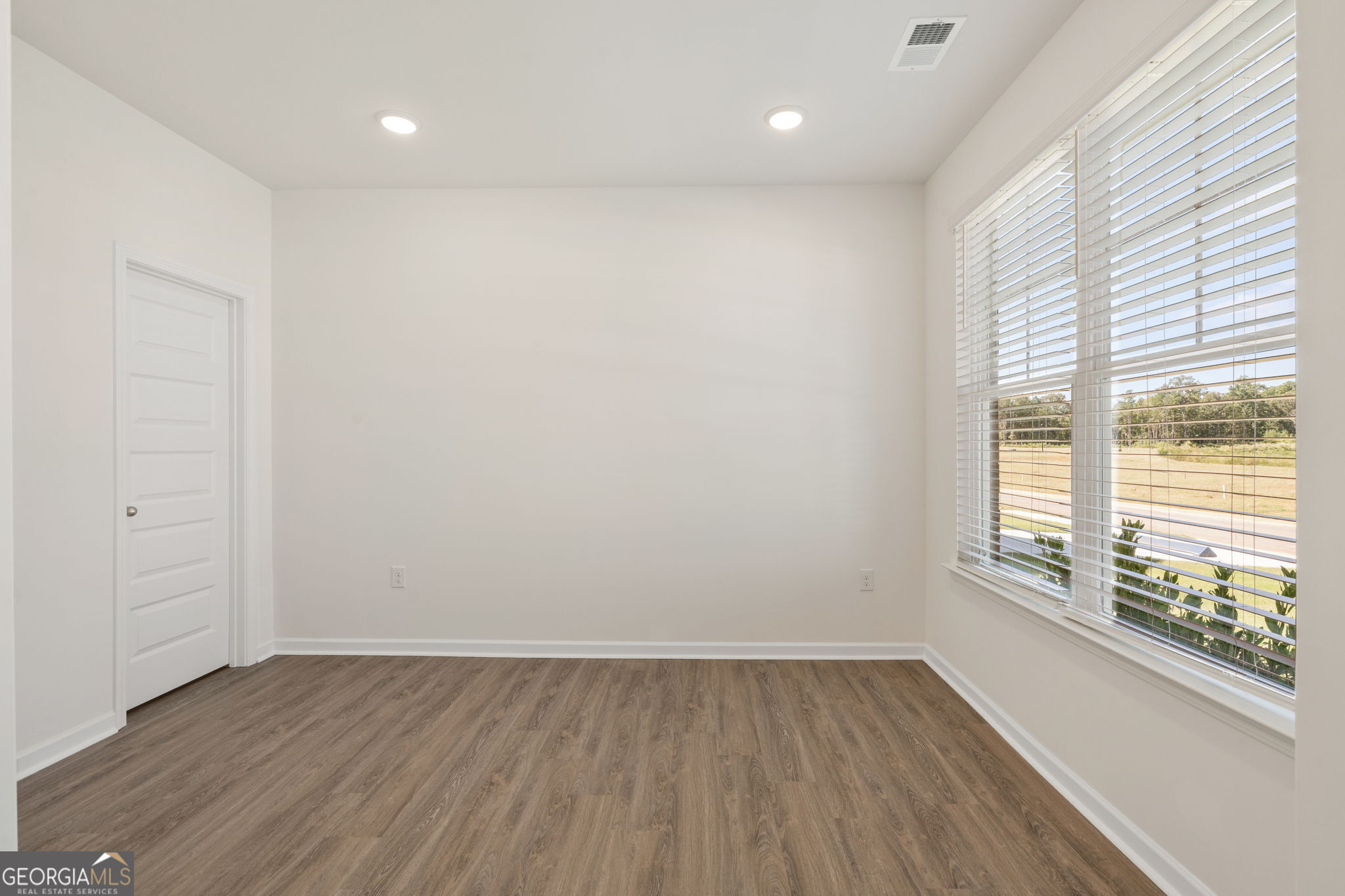 8135 Pine Ridge Road Property Photo 3