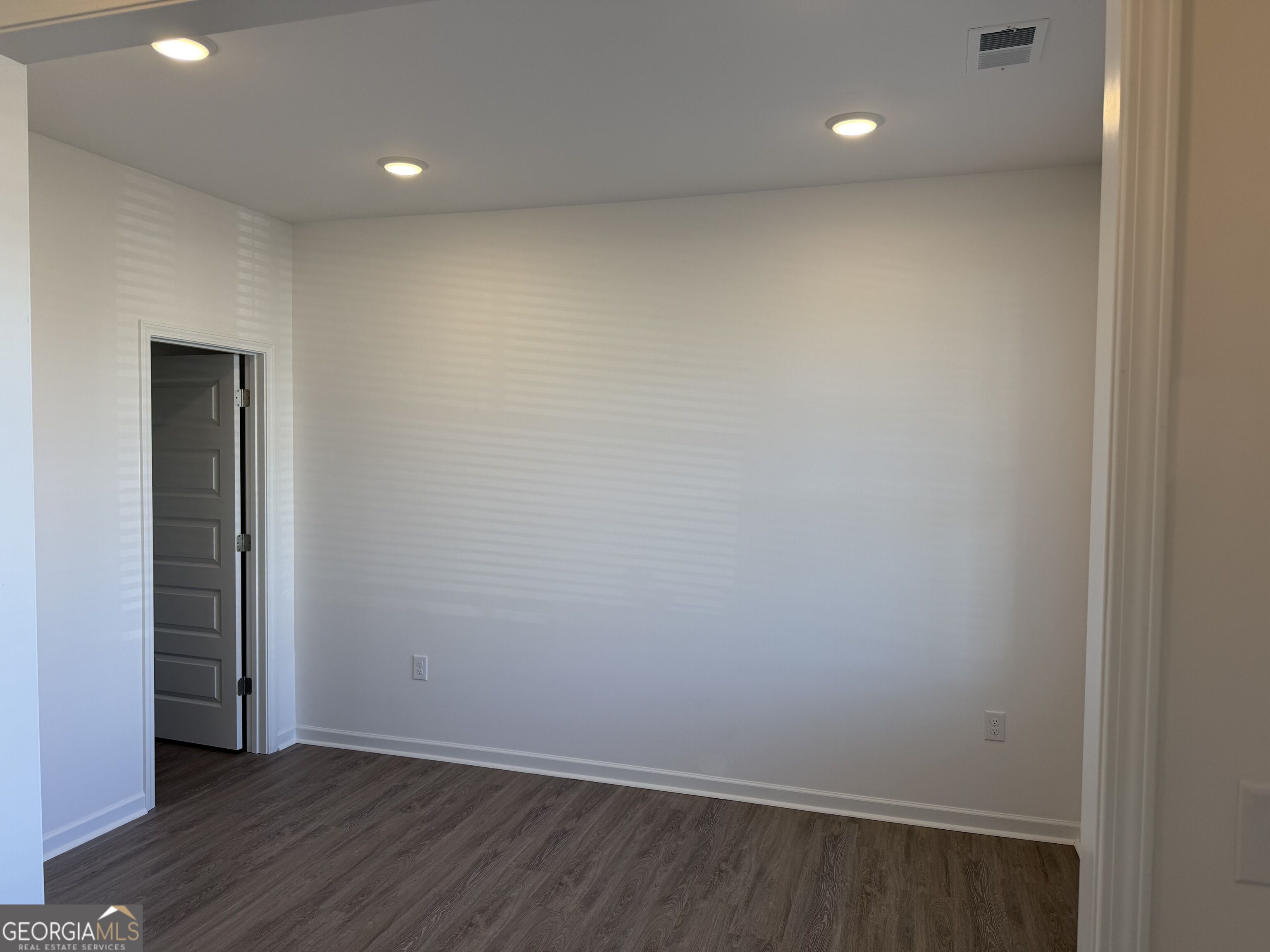 8135 Pine Ridge Road Property Photo 4