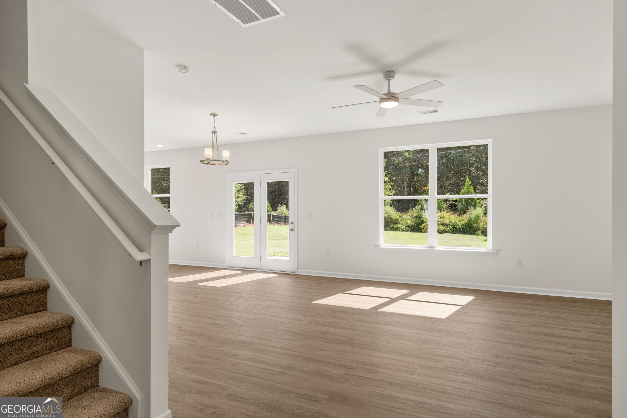 8135 Pine Ridge Road Property Photo 4