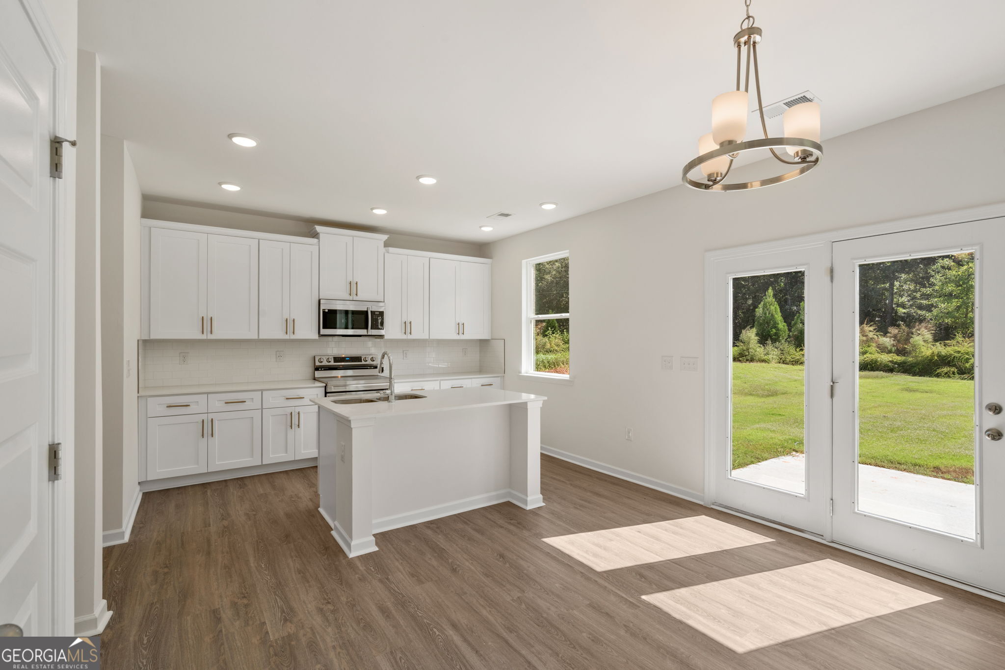 8135 Pine Ridge Road Property Photo 6