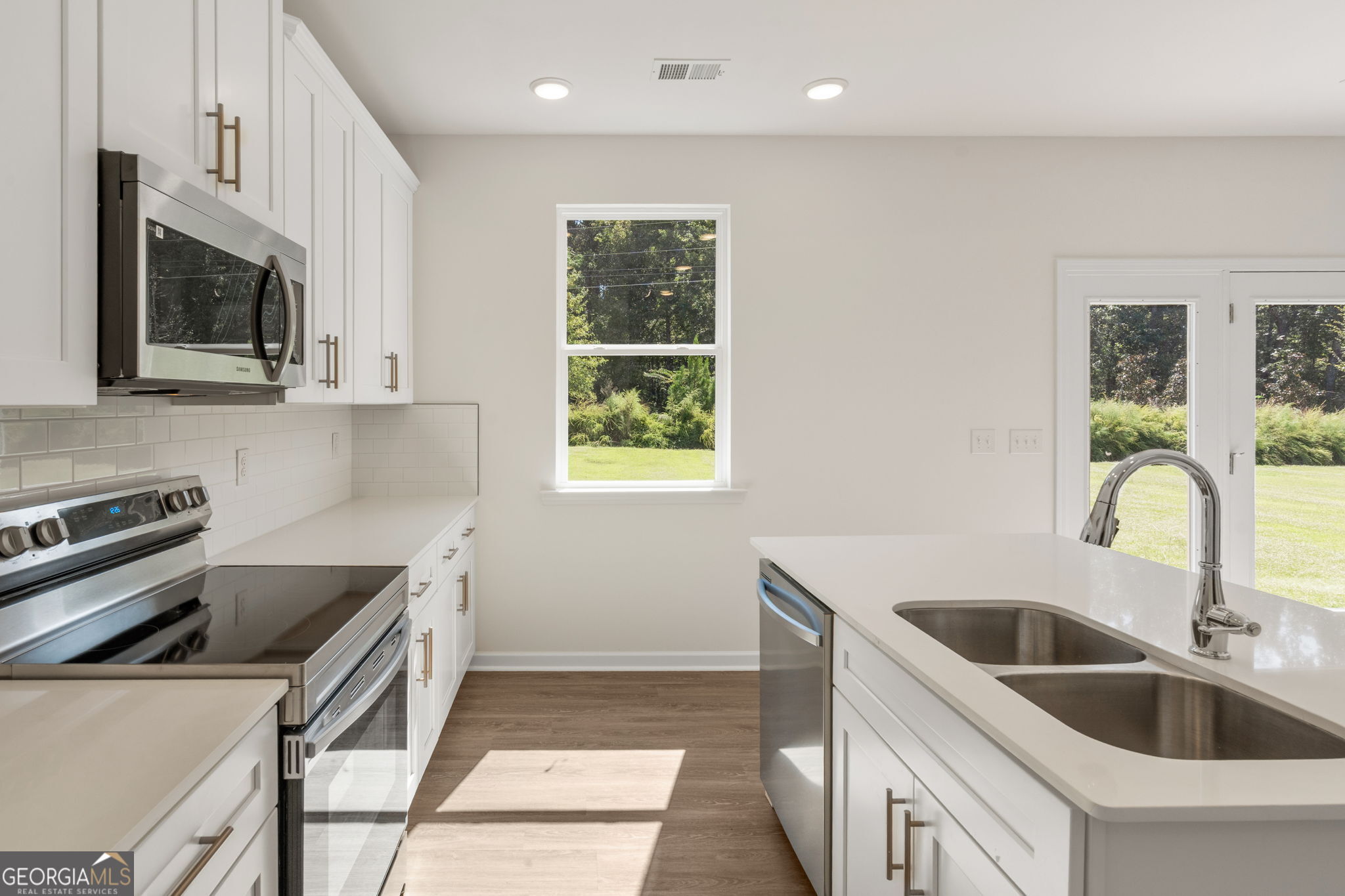 8135 Pine Ridge Road Property Photo 10