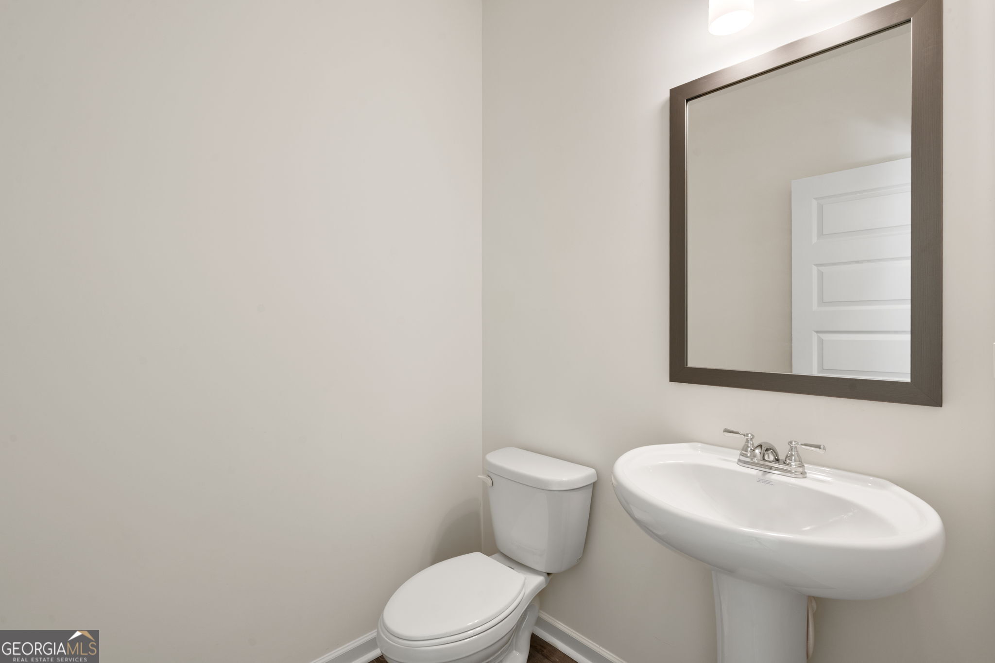 8135 Pine Ridge Road Property Photo 11