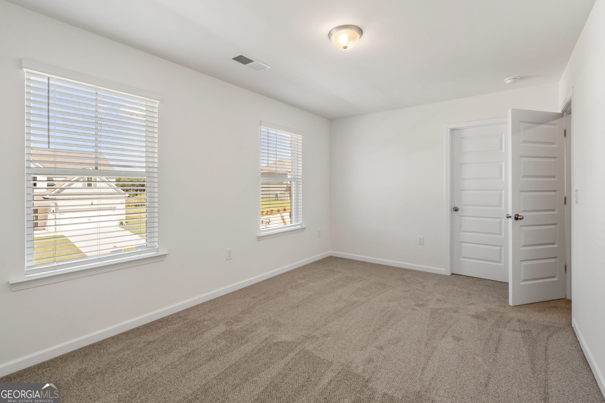 8135 Pine Ridge Road Property Photo 13