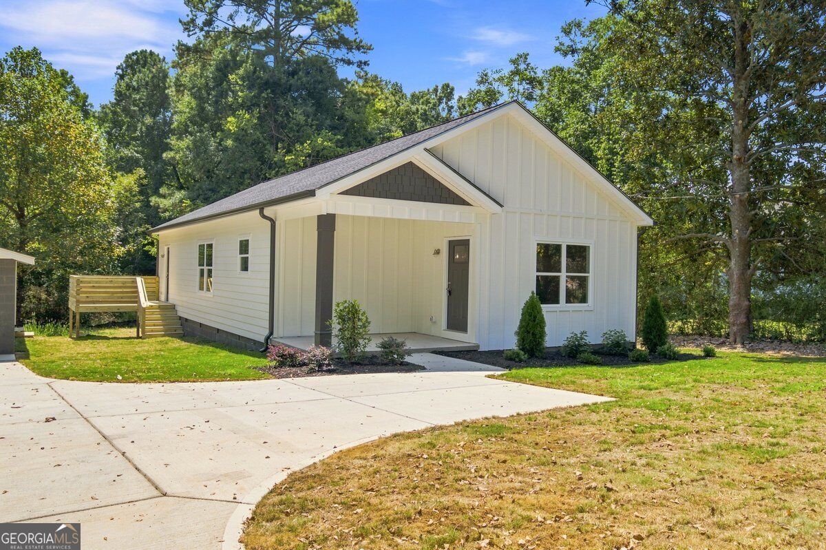 505 Burnett Ferry Road Sw Property Photo 1