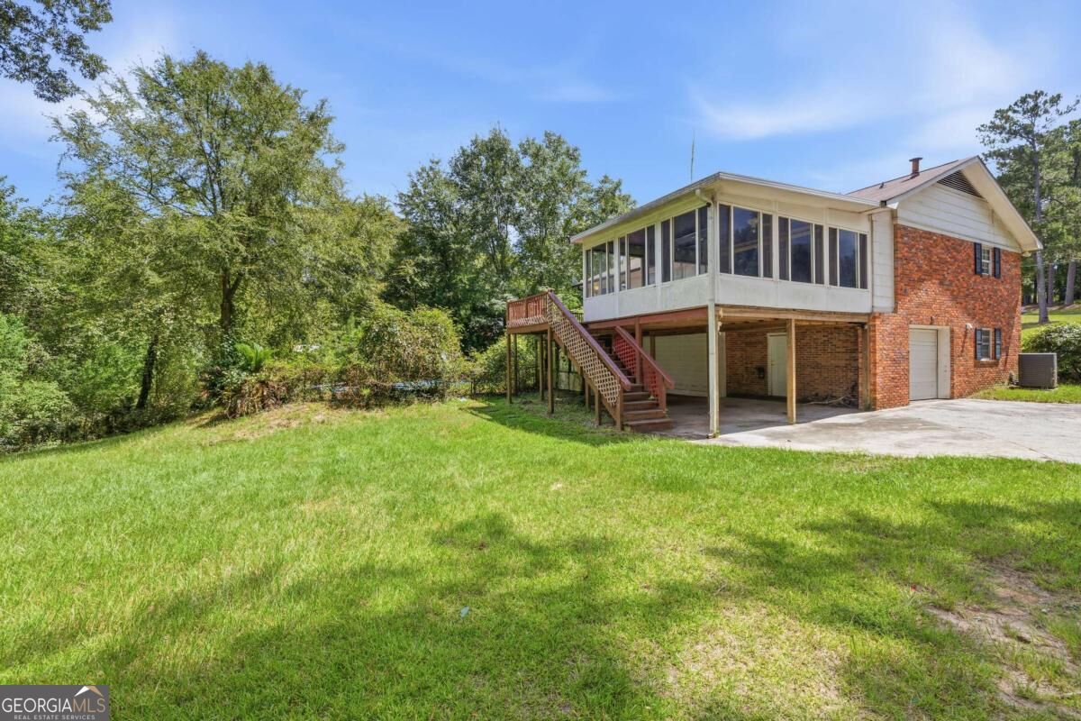 1920 Long Ridge Drive Property Photo 4