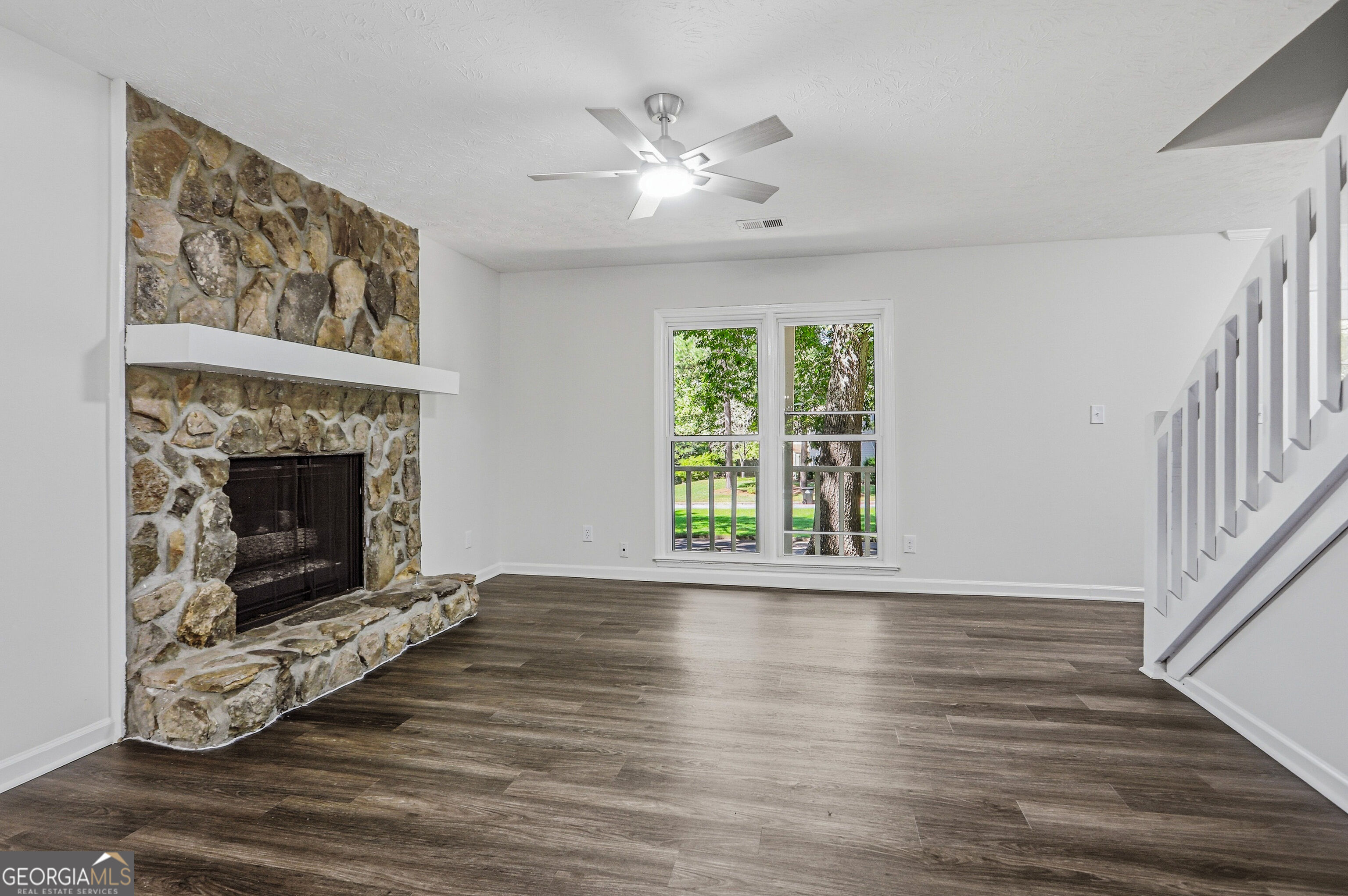 485 Barrington Loop Property Photo 6