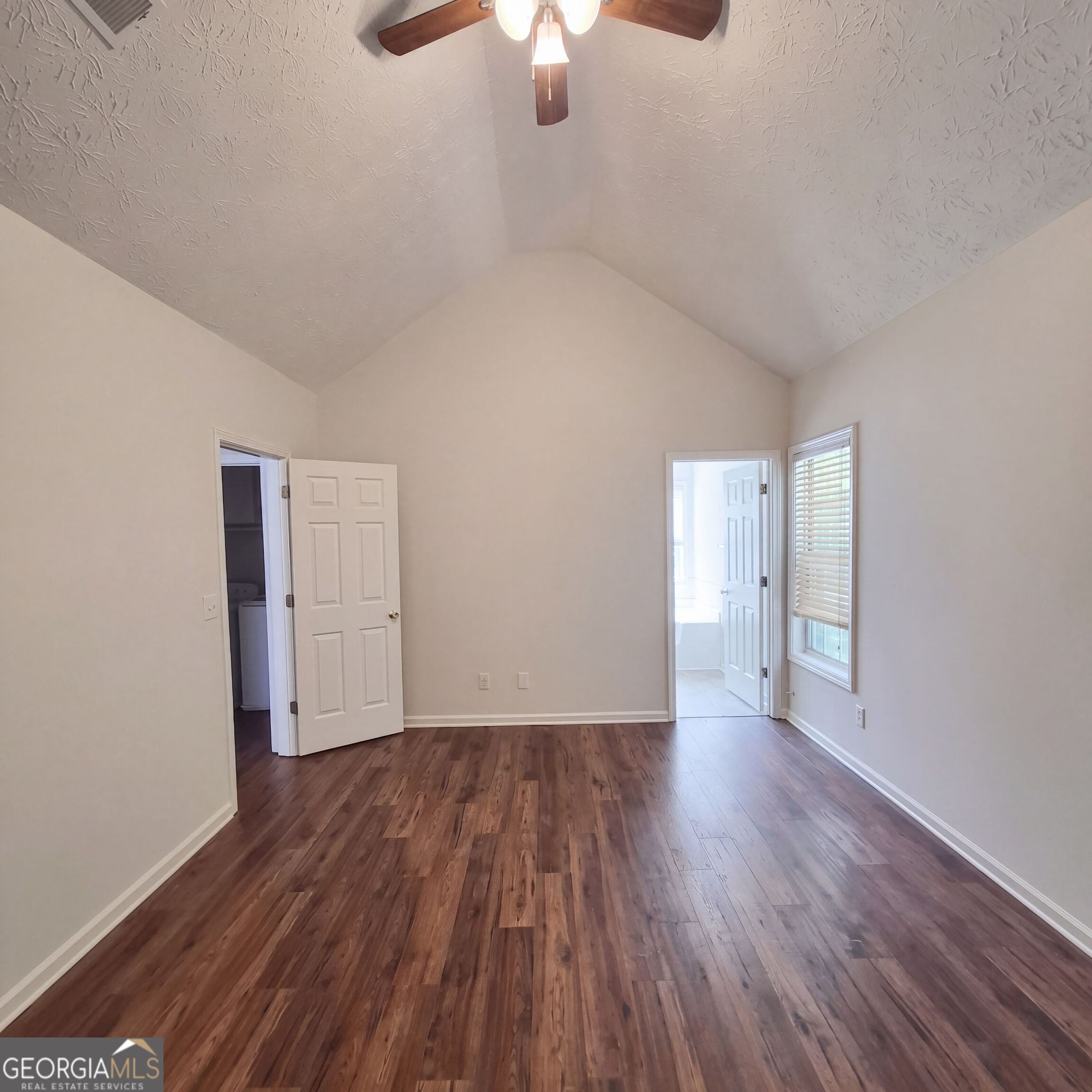 709 Sunny Field Lane Property Photo 4