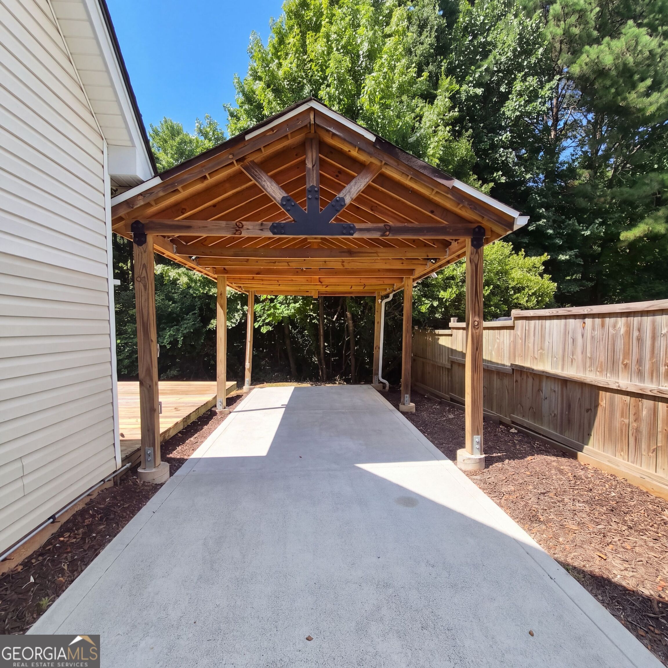 709 Sunny Field Lane Property Photo 32