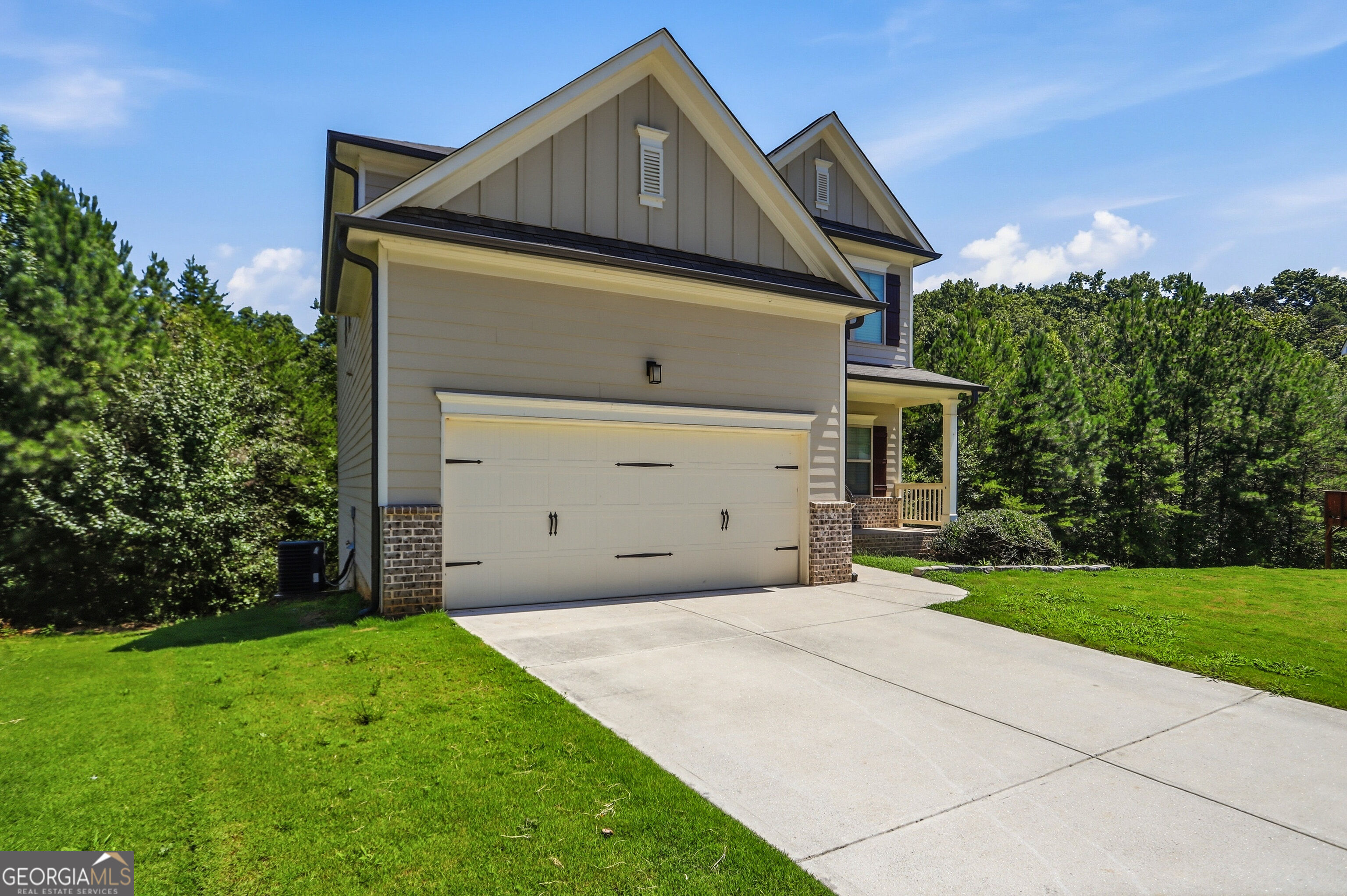 469 Flowing Trail Property Photo 2