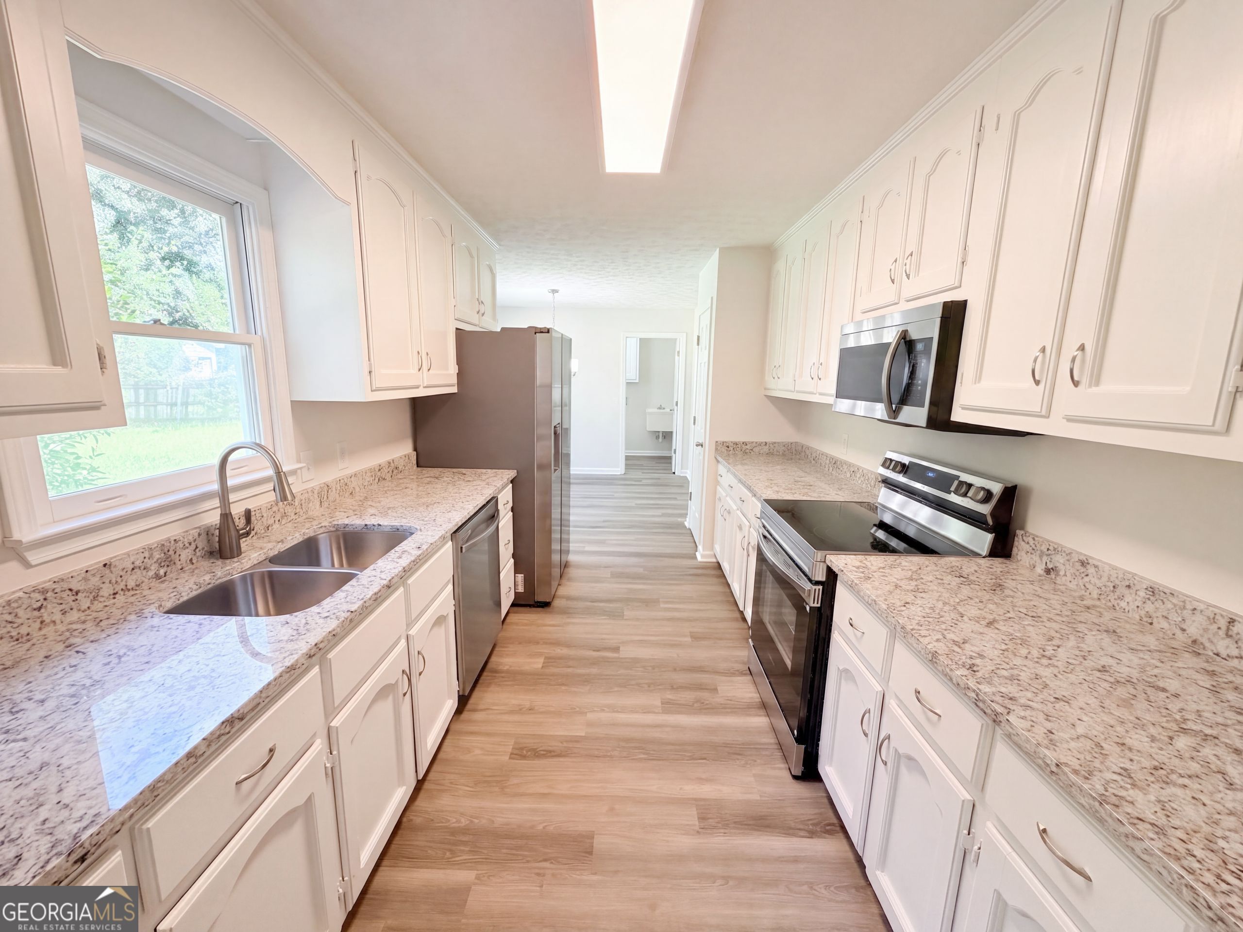 806 Ruswood Road Property Photo 2
