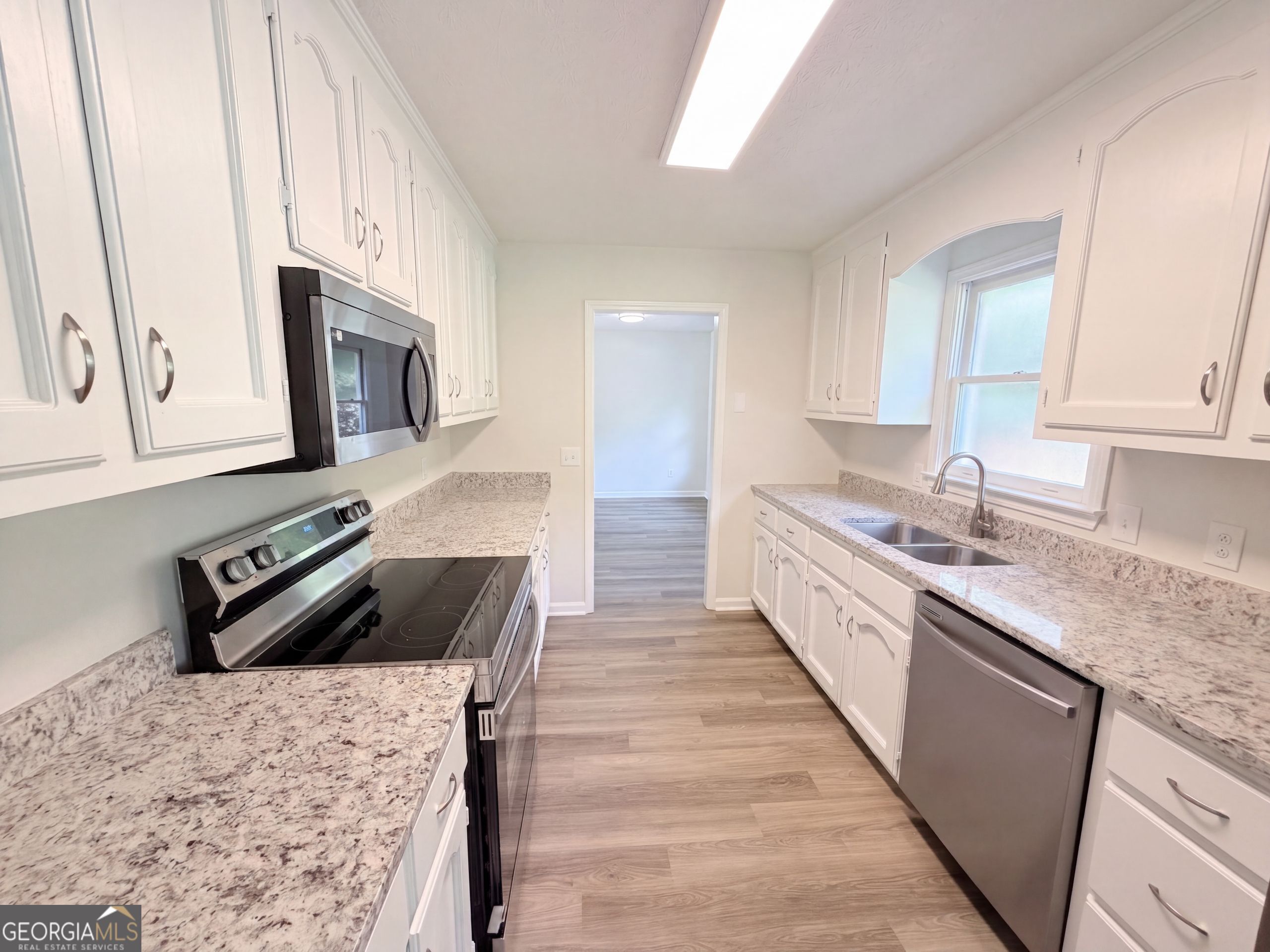 806 Ruswood Road Property Photo 6