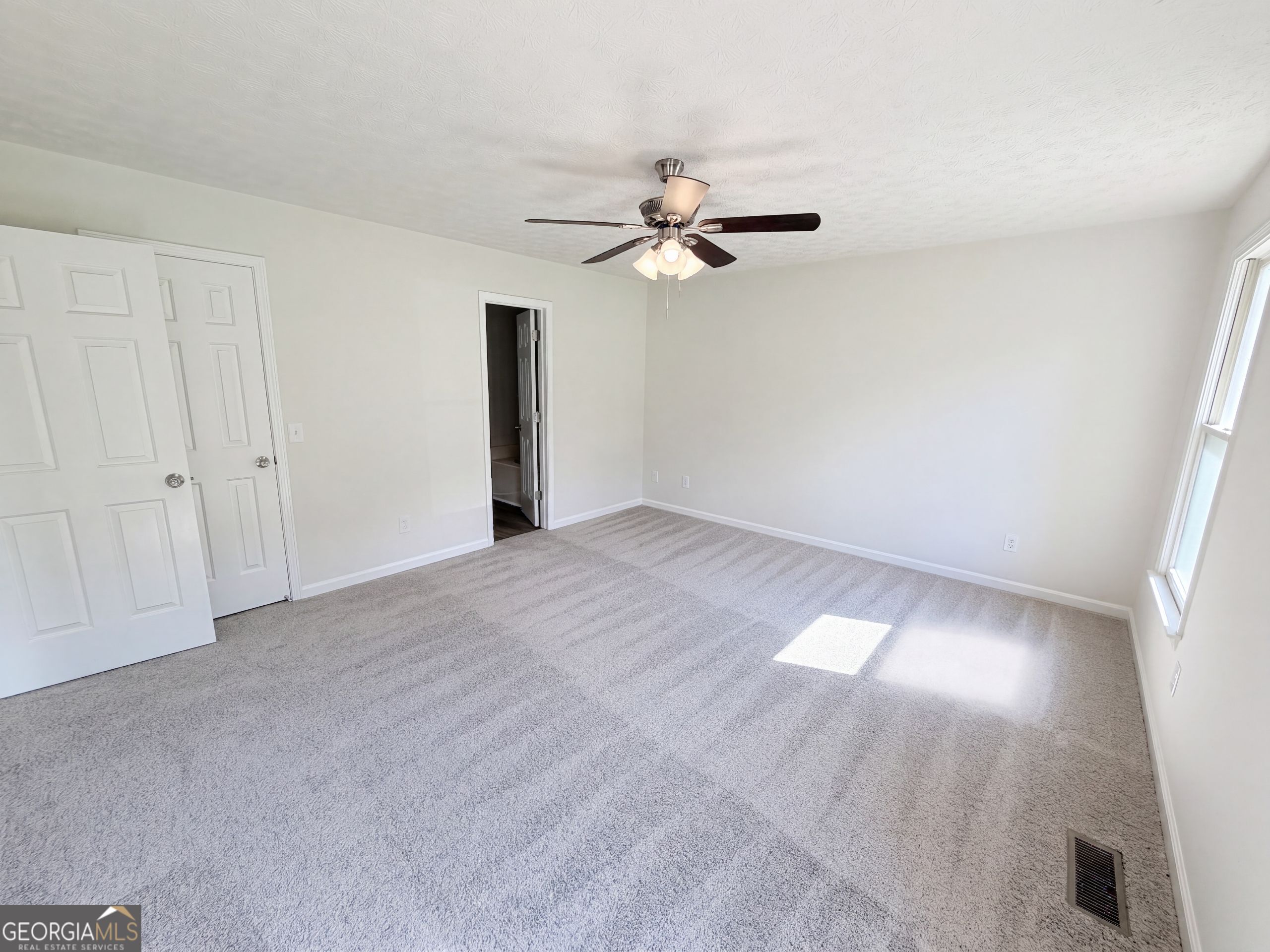 806 Ruswood Road Property Photo 9