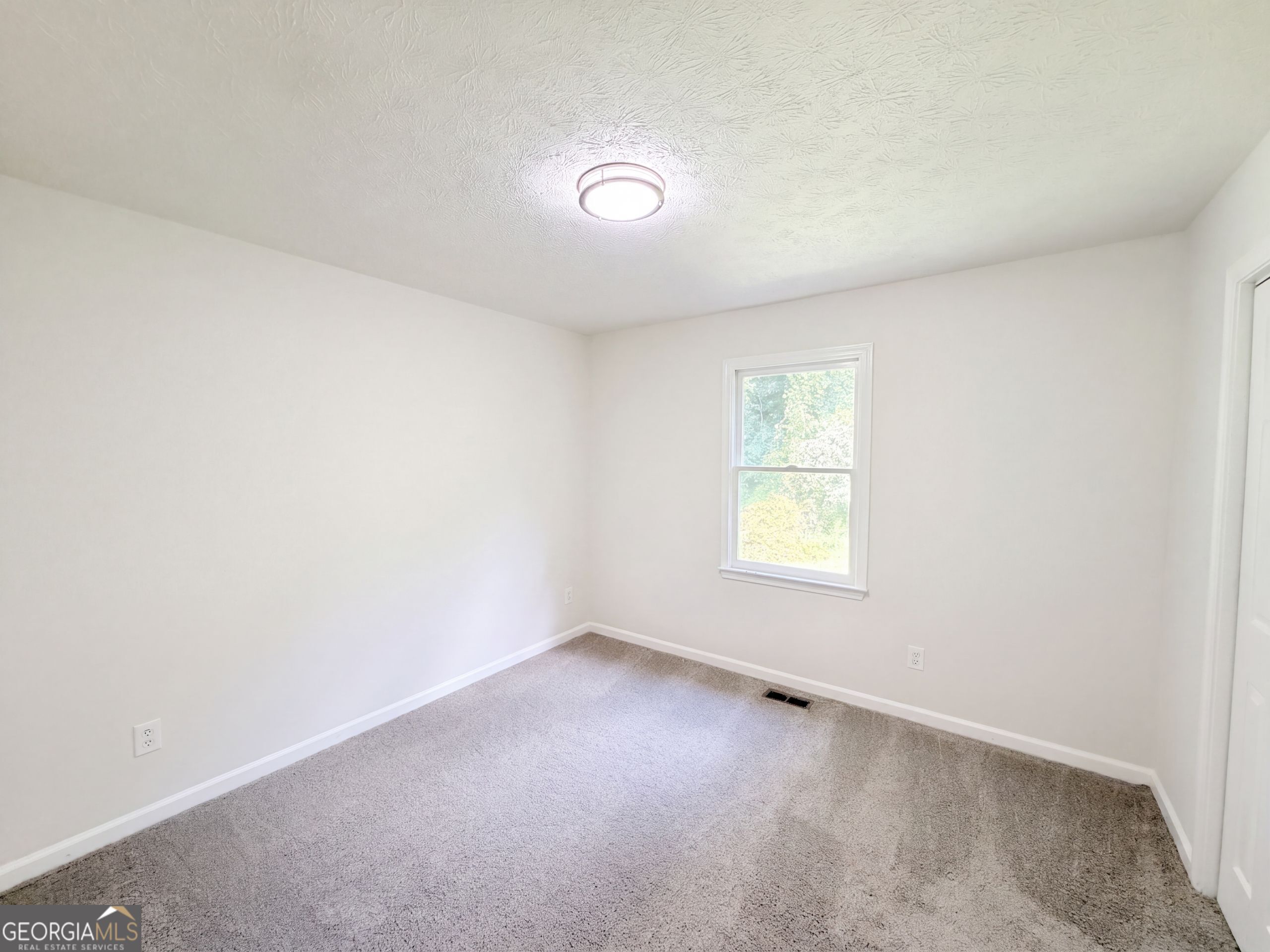 806 Ruswood Road Property Photo 11