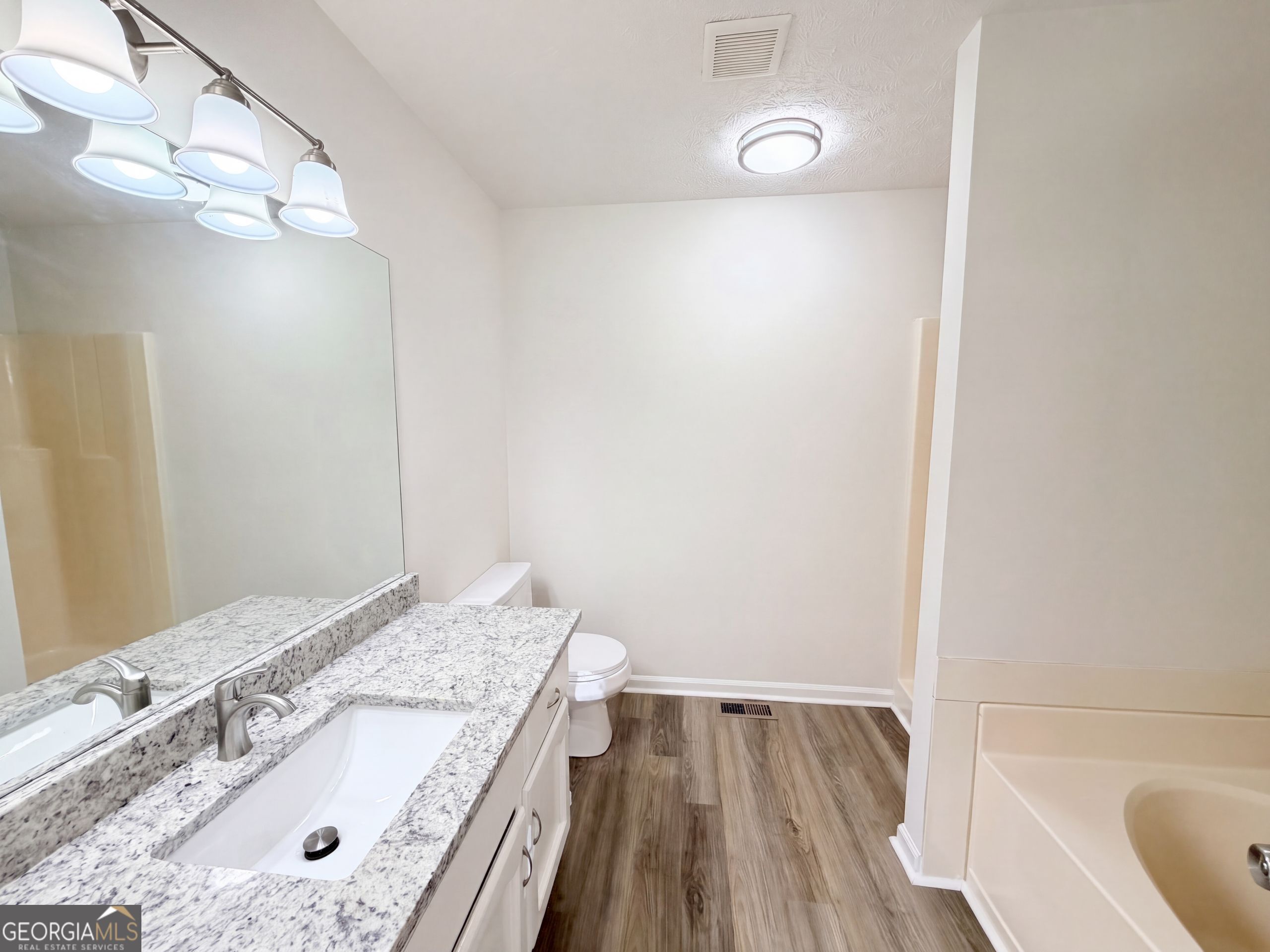 806 Ruswood Road Property Photo 12