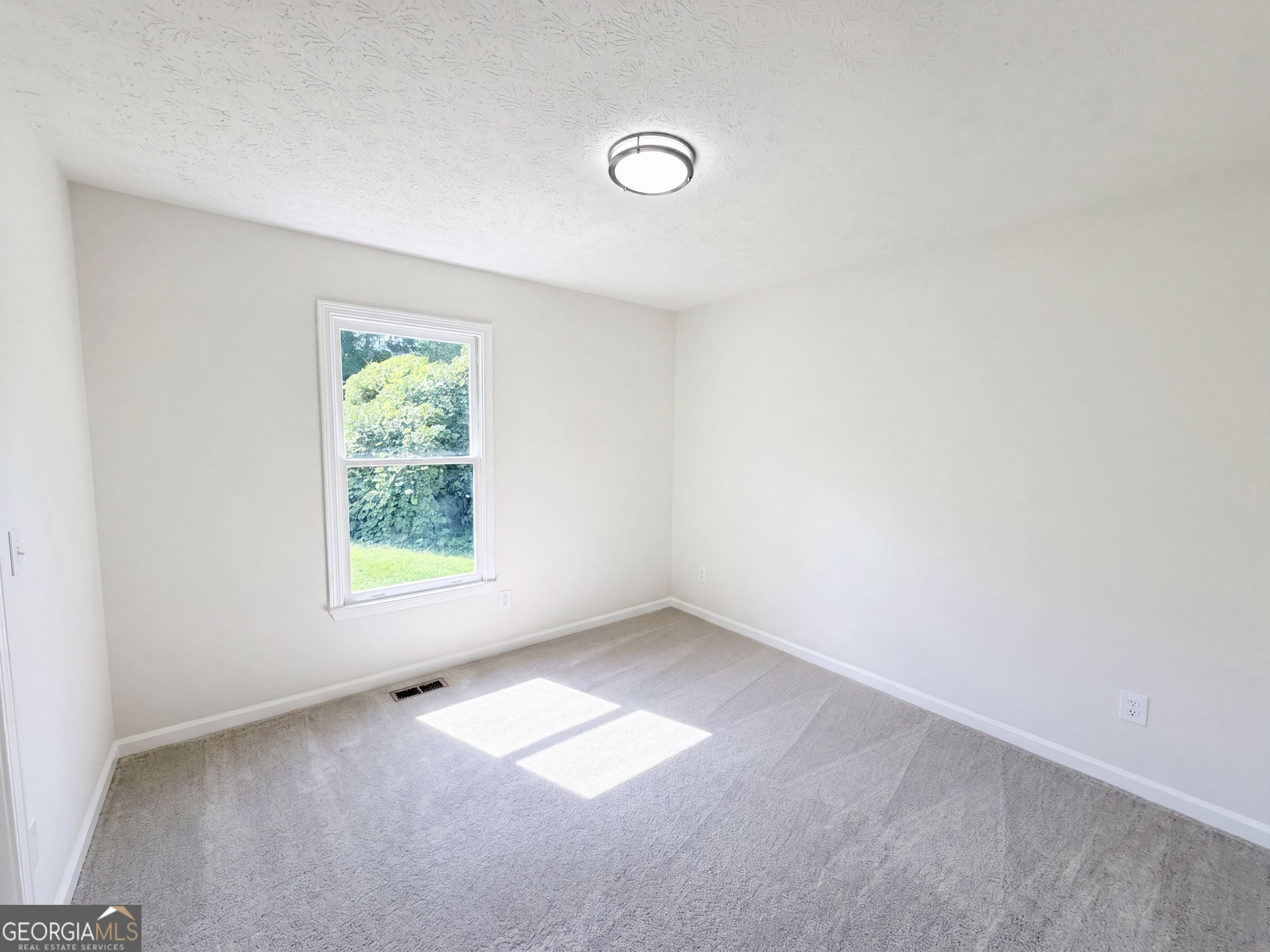 806 Ruswood Road Property Photo 13