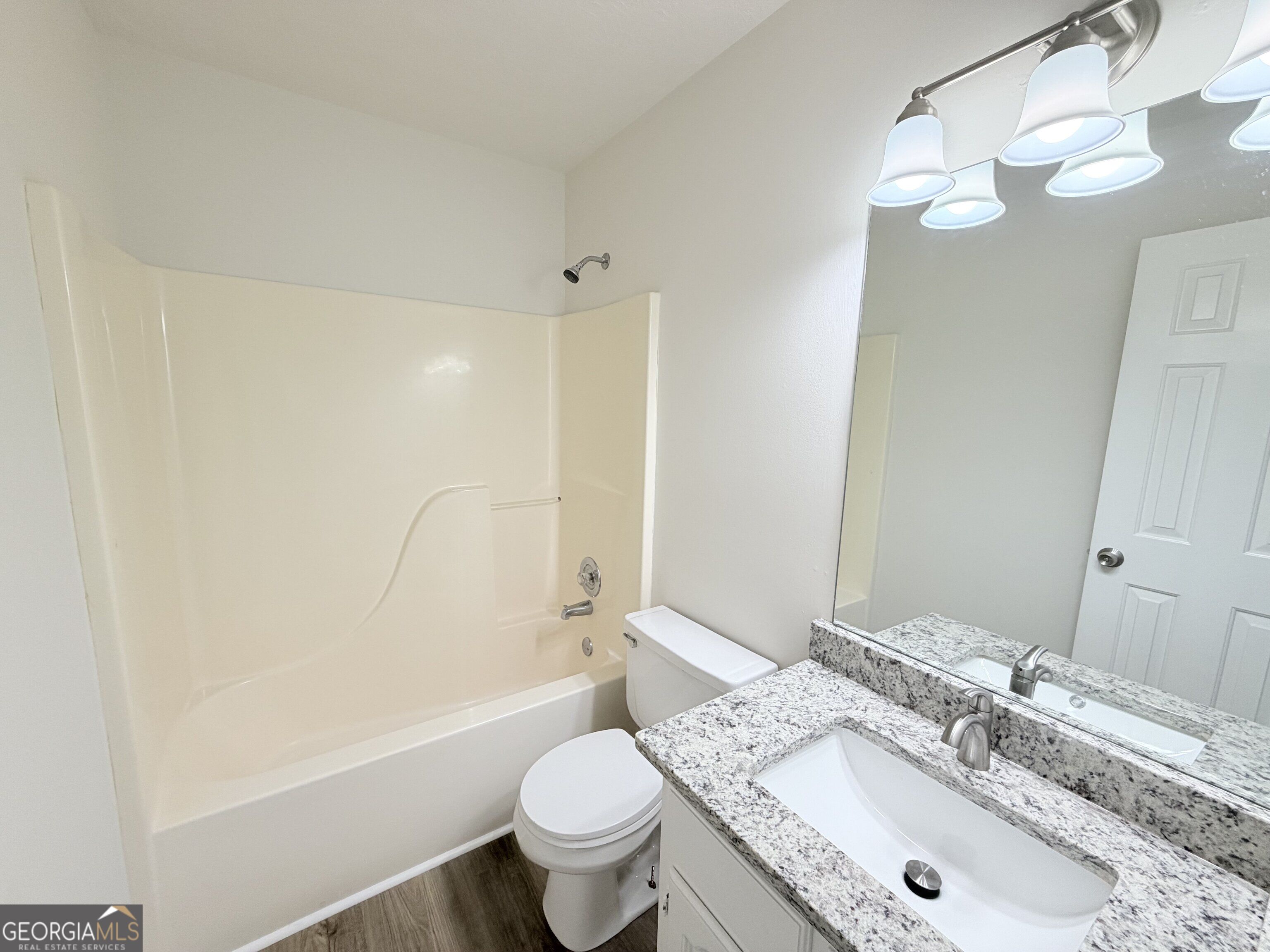 806 Ruswood Road Property Photo 15