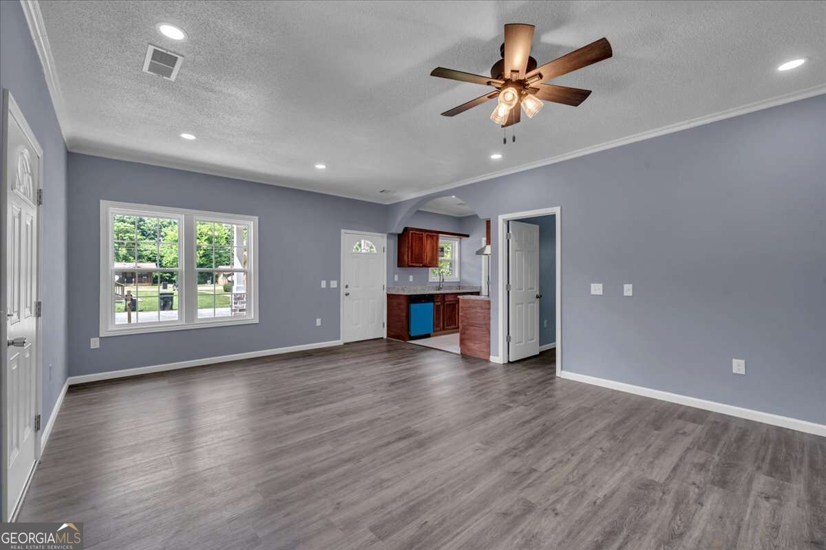 104 Robinson Street Property Photo 6