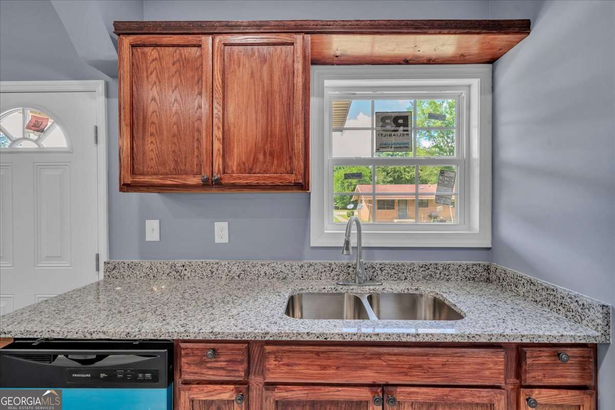 104 Robinson Street Property Photo 13