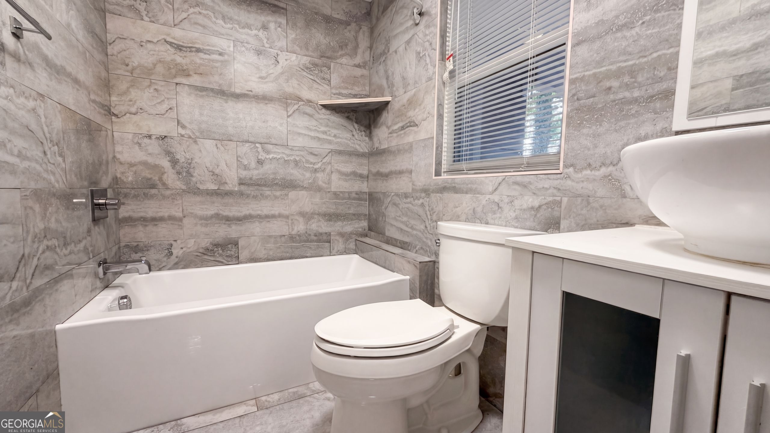 1411 Fulton Avenue Property Photo 7