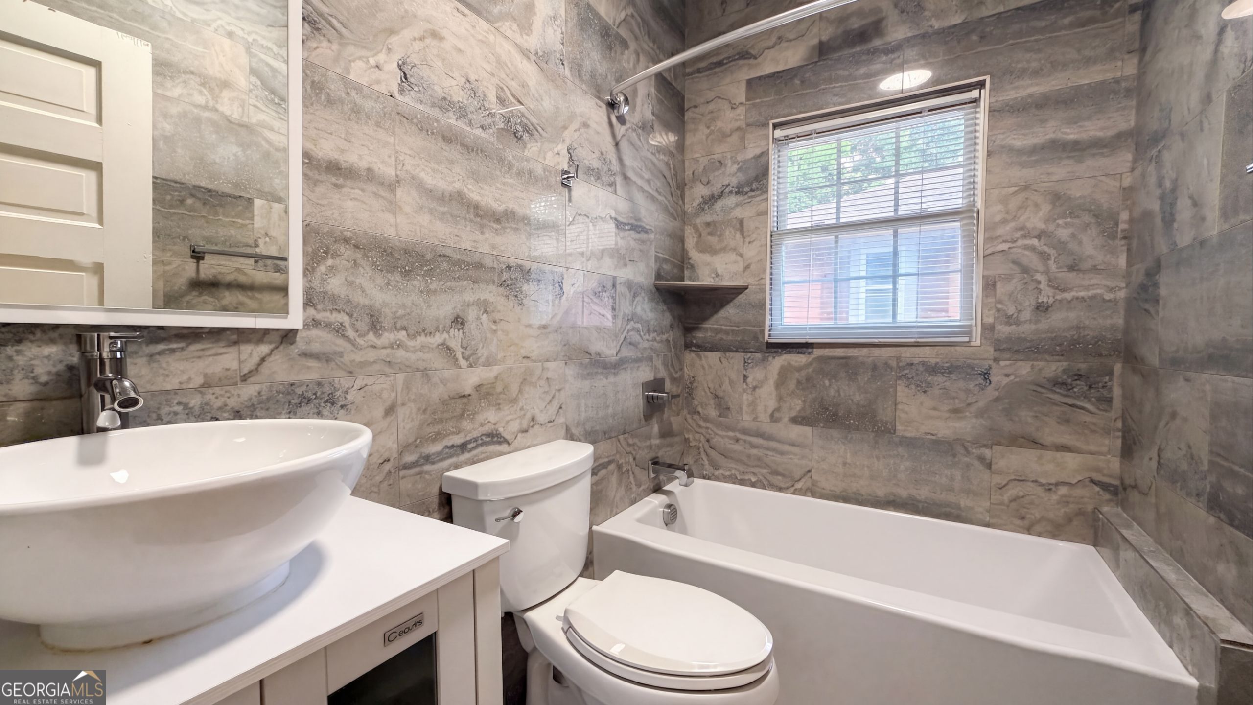 1411 Fulton Avenue Property Photo 9