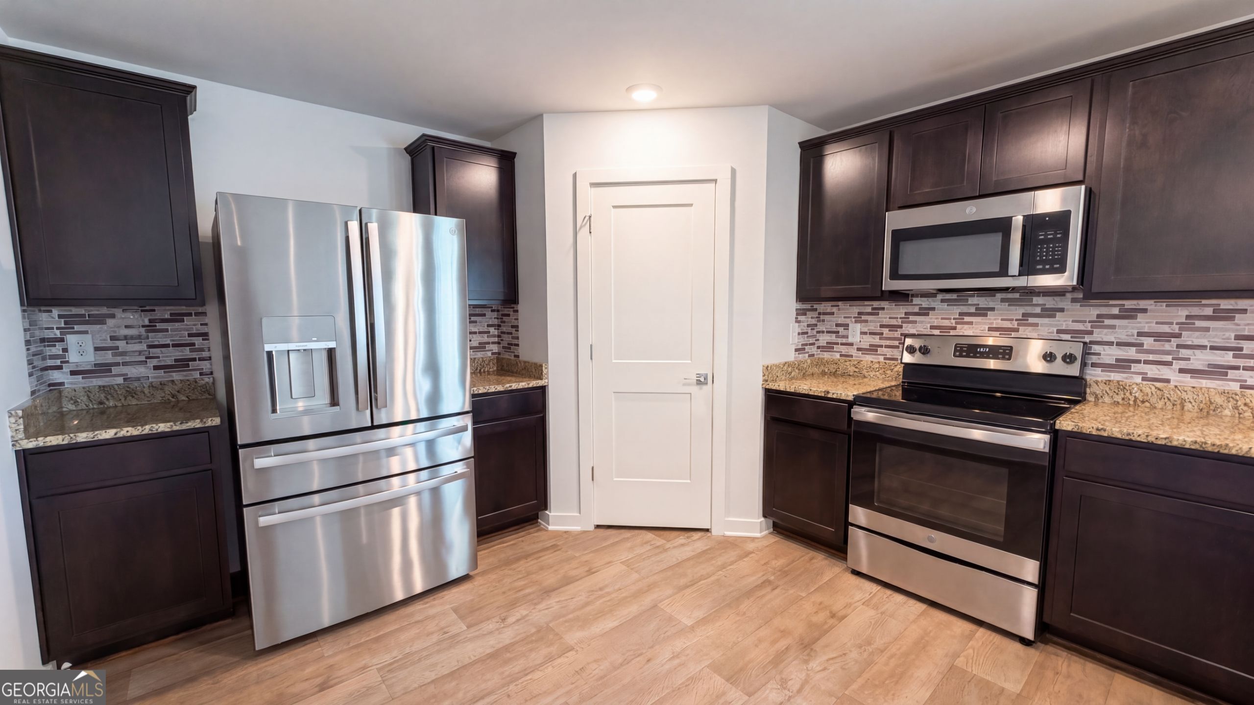 800 Maduro Way Property Photo 7