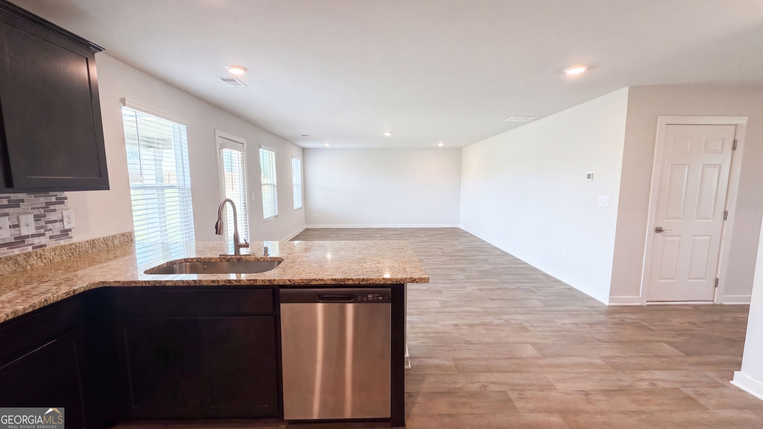 800 Maduro Way Property Photo 10