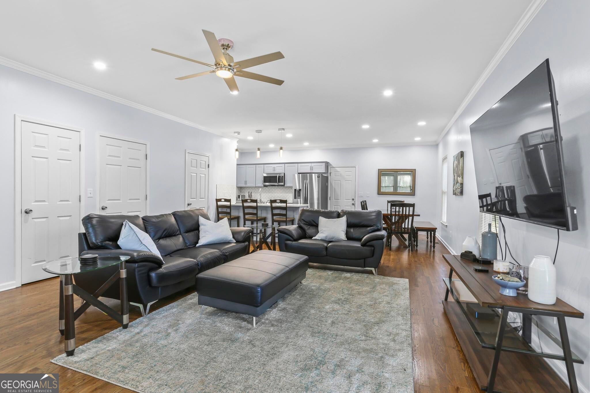 687 Windsor Street Sw Property Photo 2