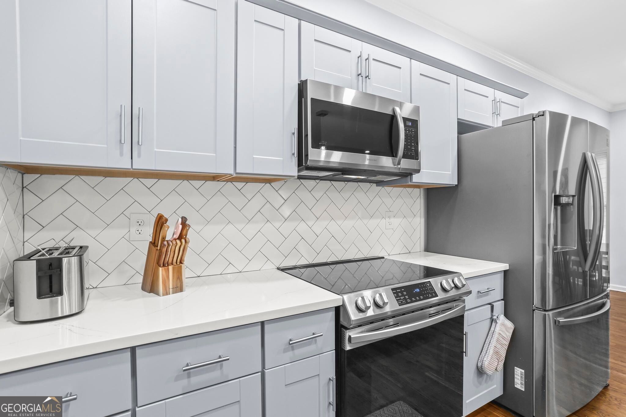 687 Windsor Street Sw Property Photo 12