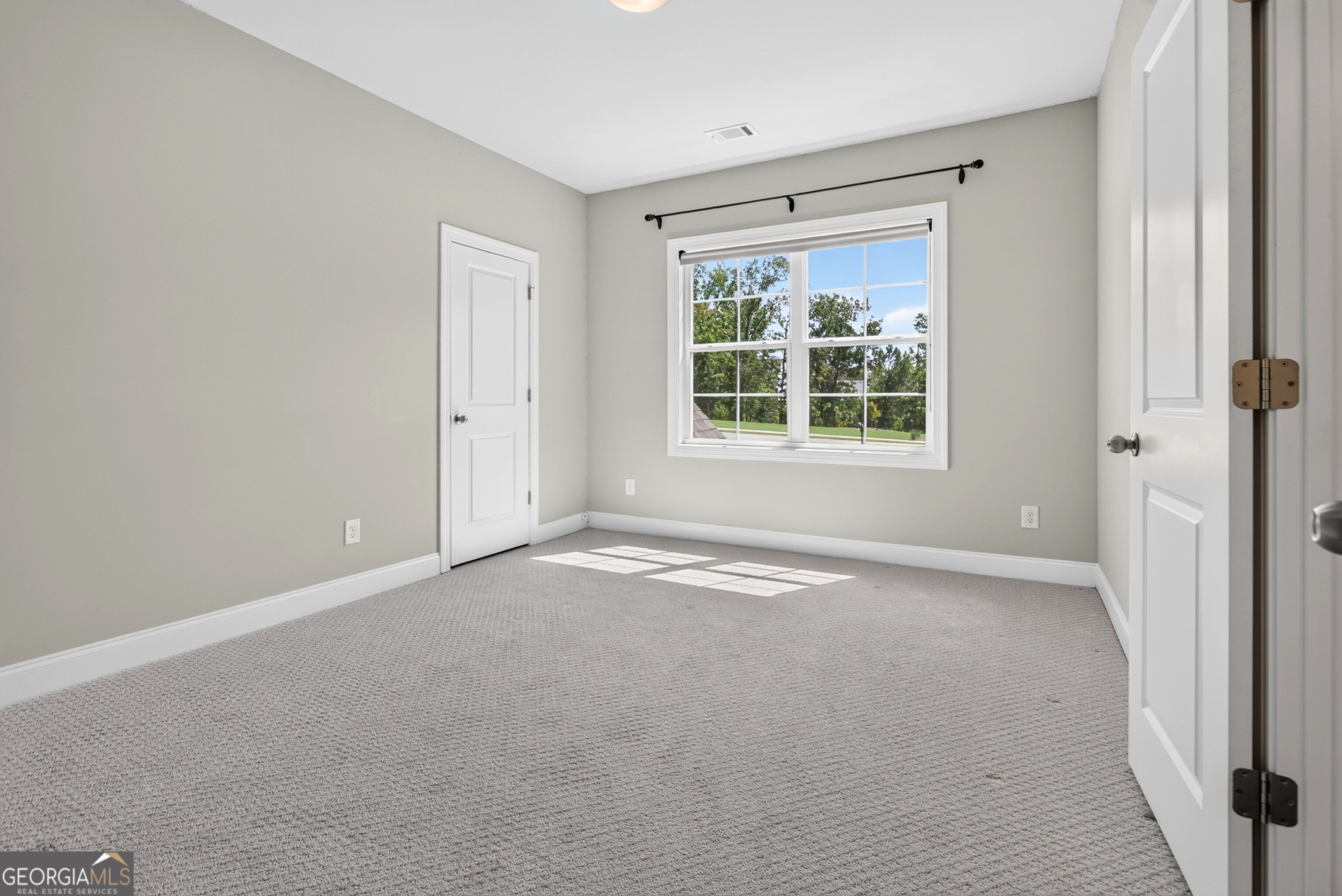 1041 Montrose Way Property Photo 37