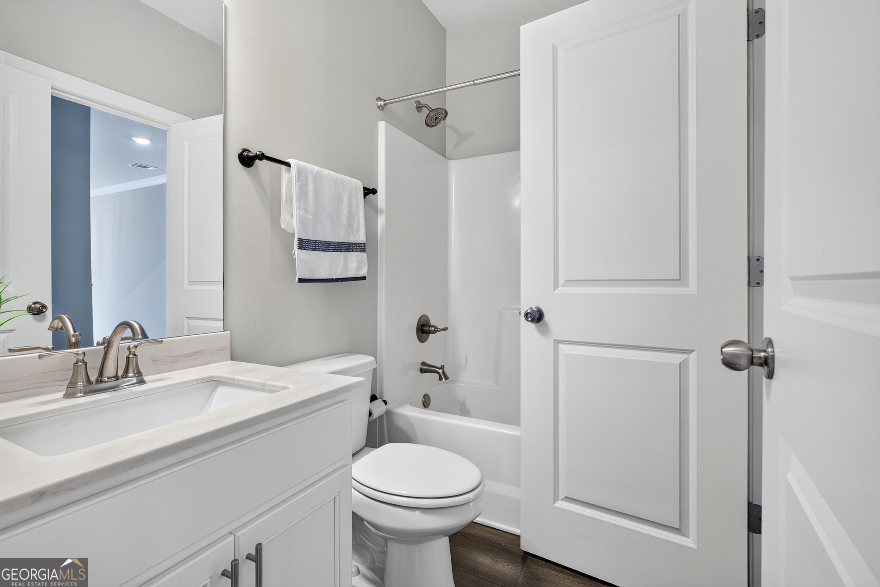 1041 Montrose Way Property Photo 43