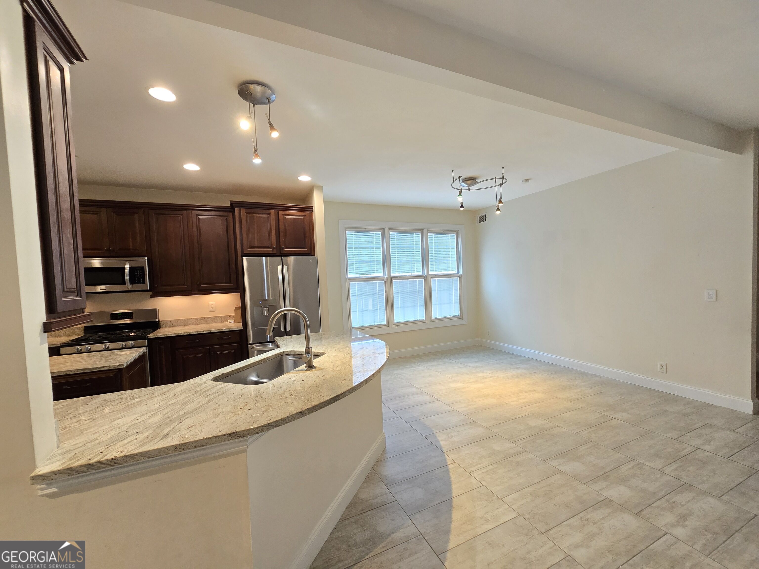 87 Columns Way Property Photo 23